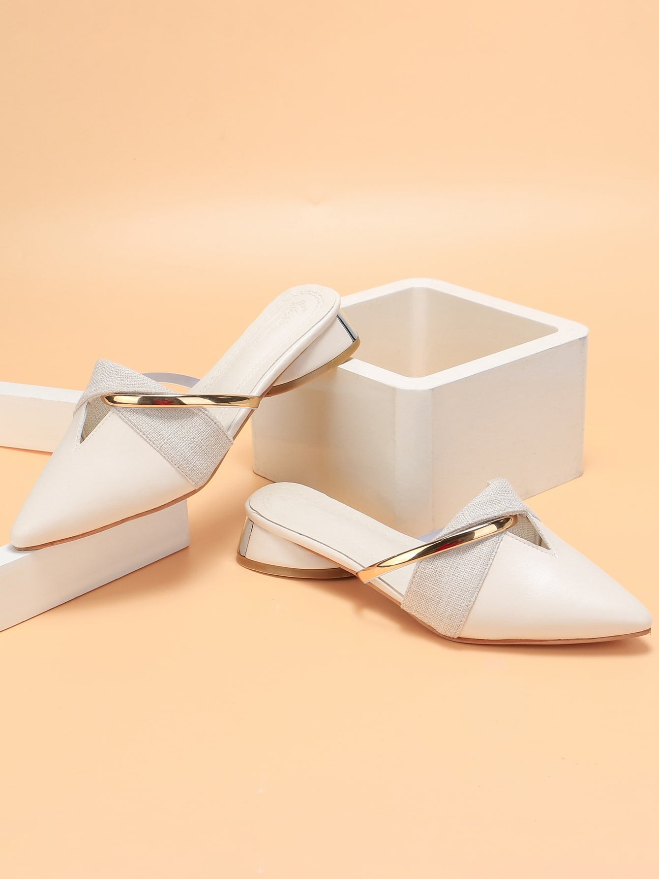 Point Toe Twist Flat Mules, Women's Fashionable and Elegant Half-Toe Mules with Pointed Toe, Comfortable Mid-Heels, Suitable for Commuting, Vacation, Parties, and White and Chunky Heeled Sandals.