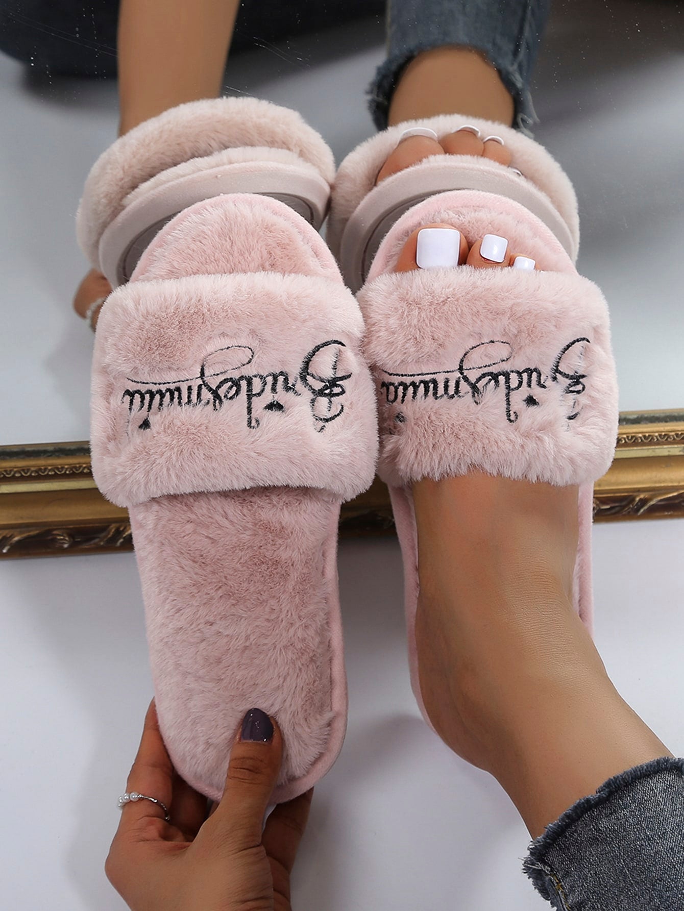 Women's Home Slippers With Letter Embroidery And Fluffy Design