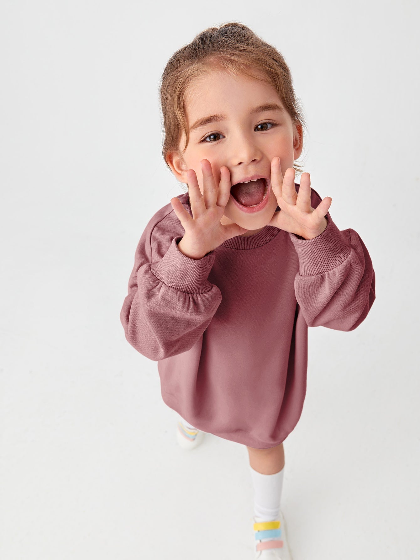 Young Girl Basic Classic Round Neck Pullover Sweatshirt With Long Sleeves