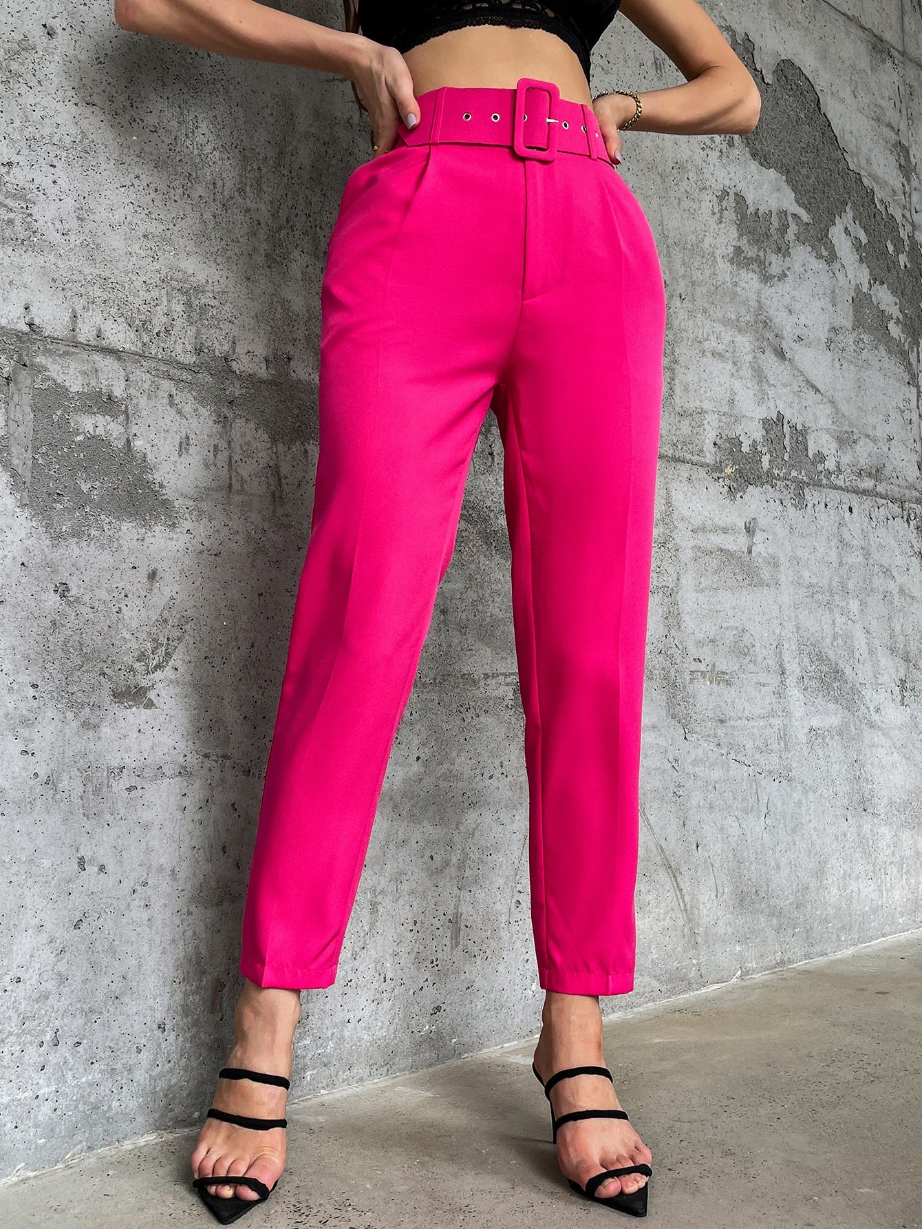 Modichic Solid Belted Tapered Pants