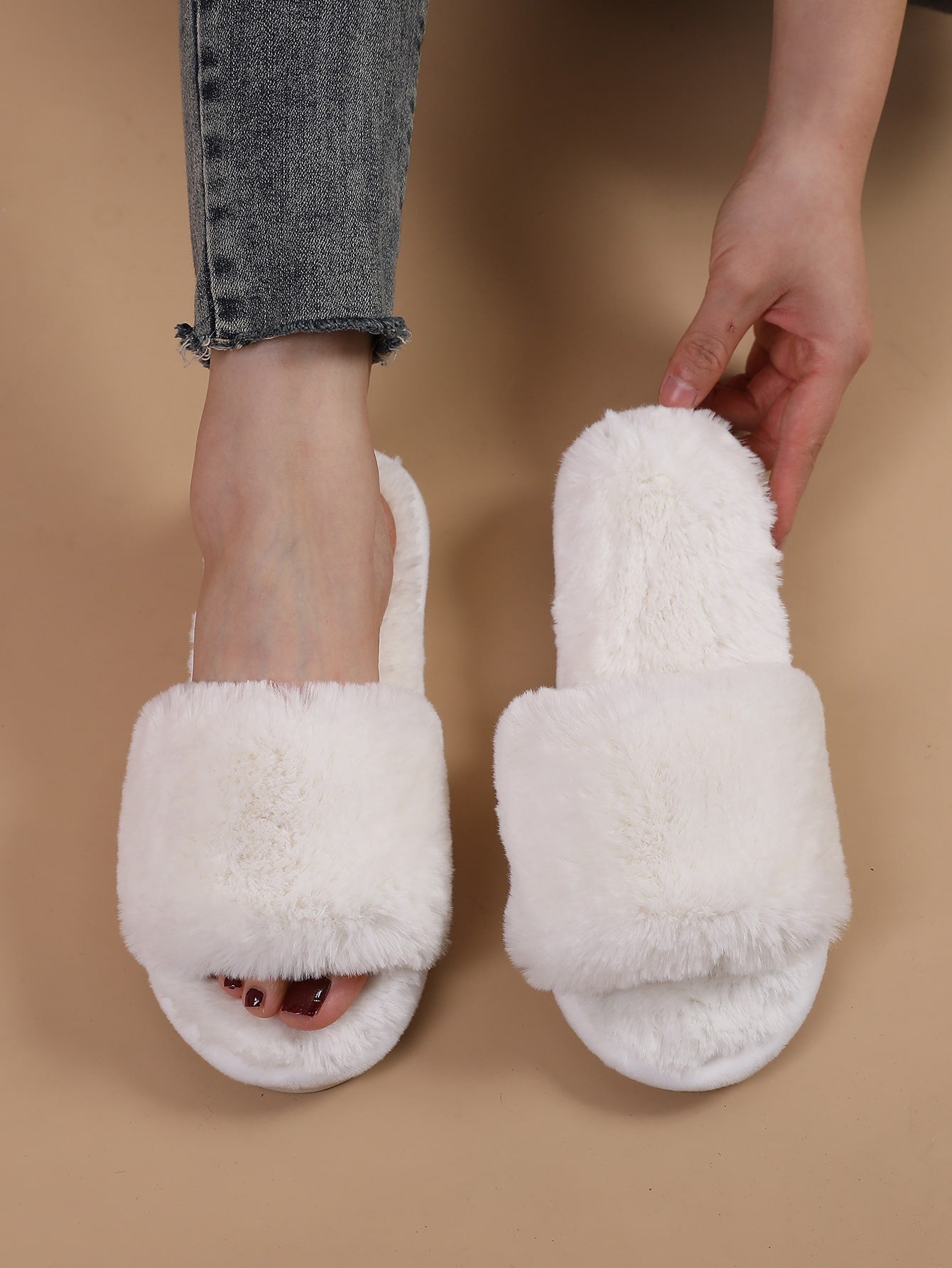 Black Minimalist Fuzzy Bedroom Slippers