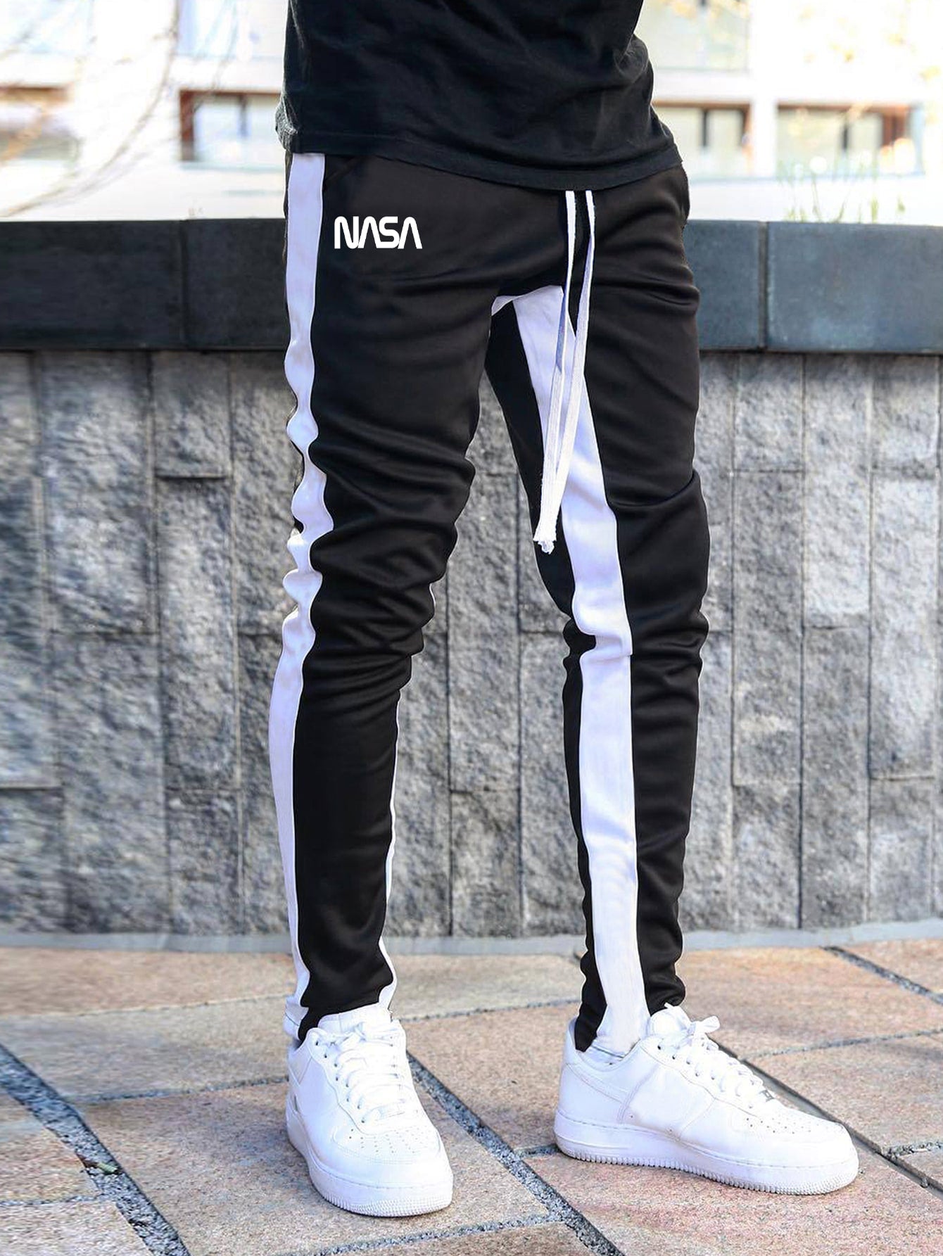 Men Letter Graphic Contrast Side Seam Drawstring Waist Sweatpants