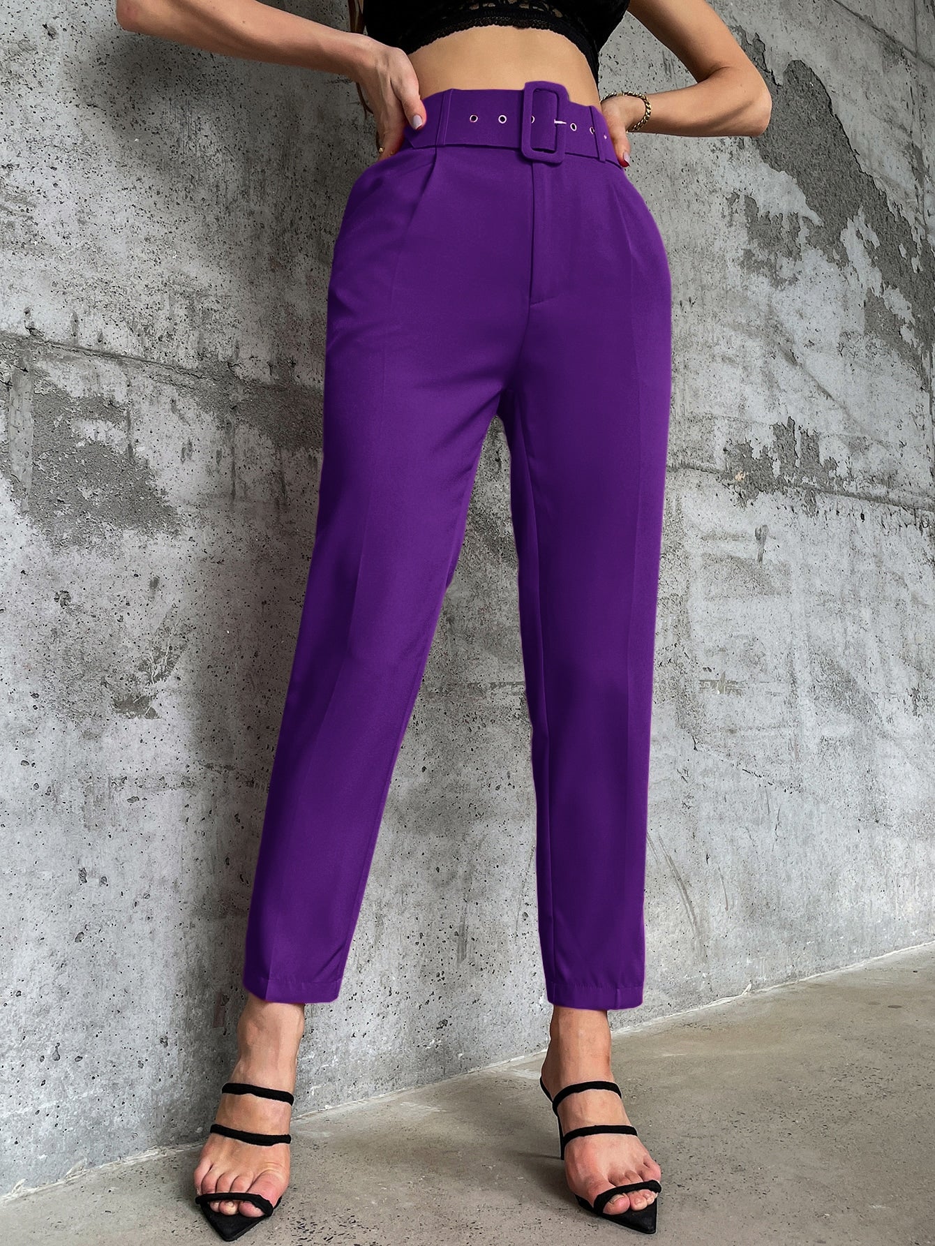 Modichic Solid Belted Tapered Pants