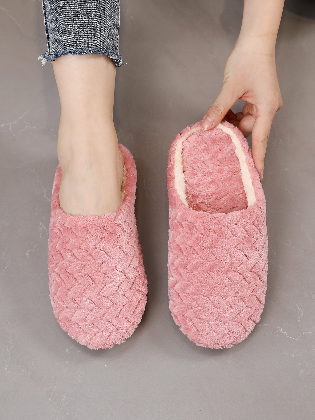 Women's Fashionable Minimalist Fuzzy Bedroom Slippers For Home