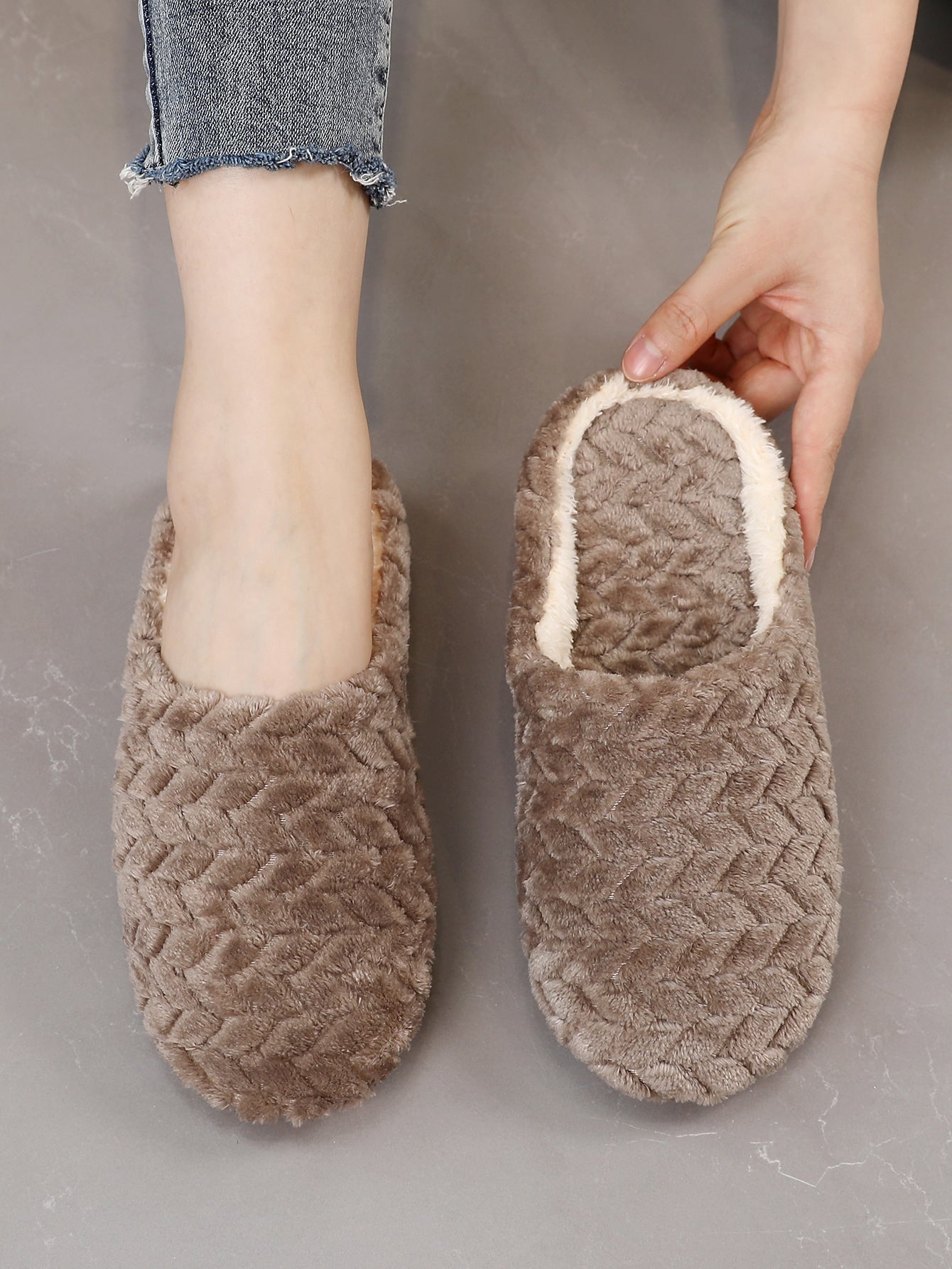 Women's Fashionable Minimalist Fuzzy Bedroom Slippers For Home