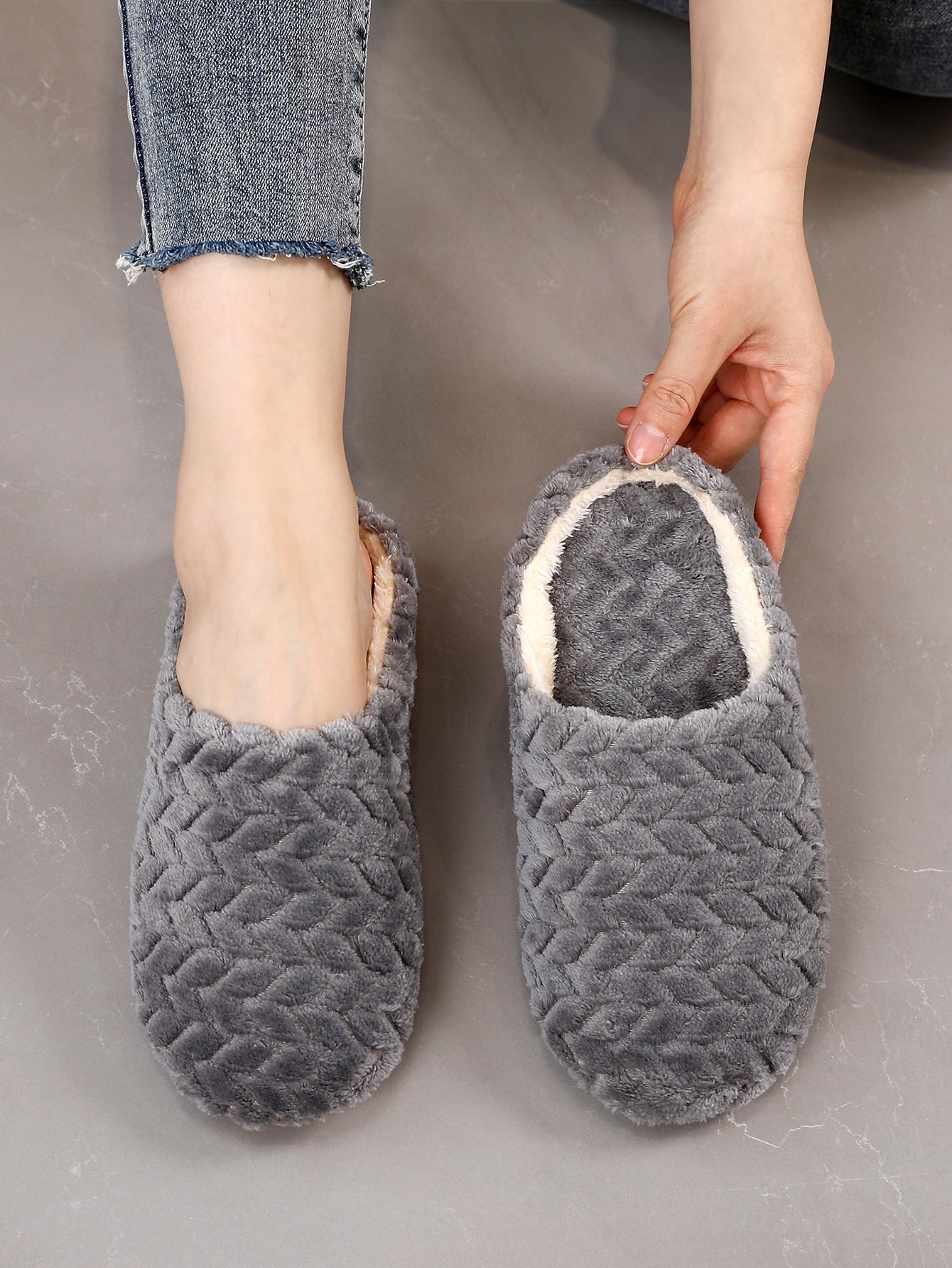 Women's Fashionable Minimalist Fuzzy Bedroom Slippers For Home