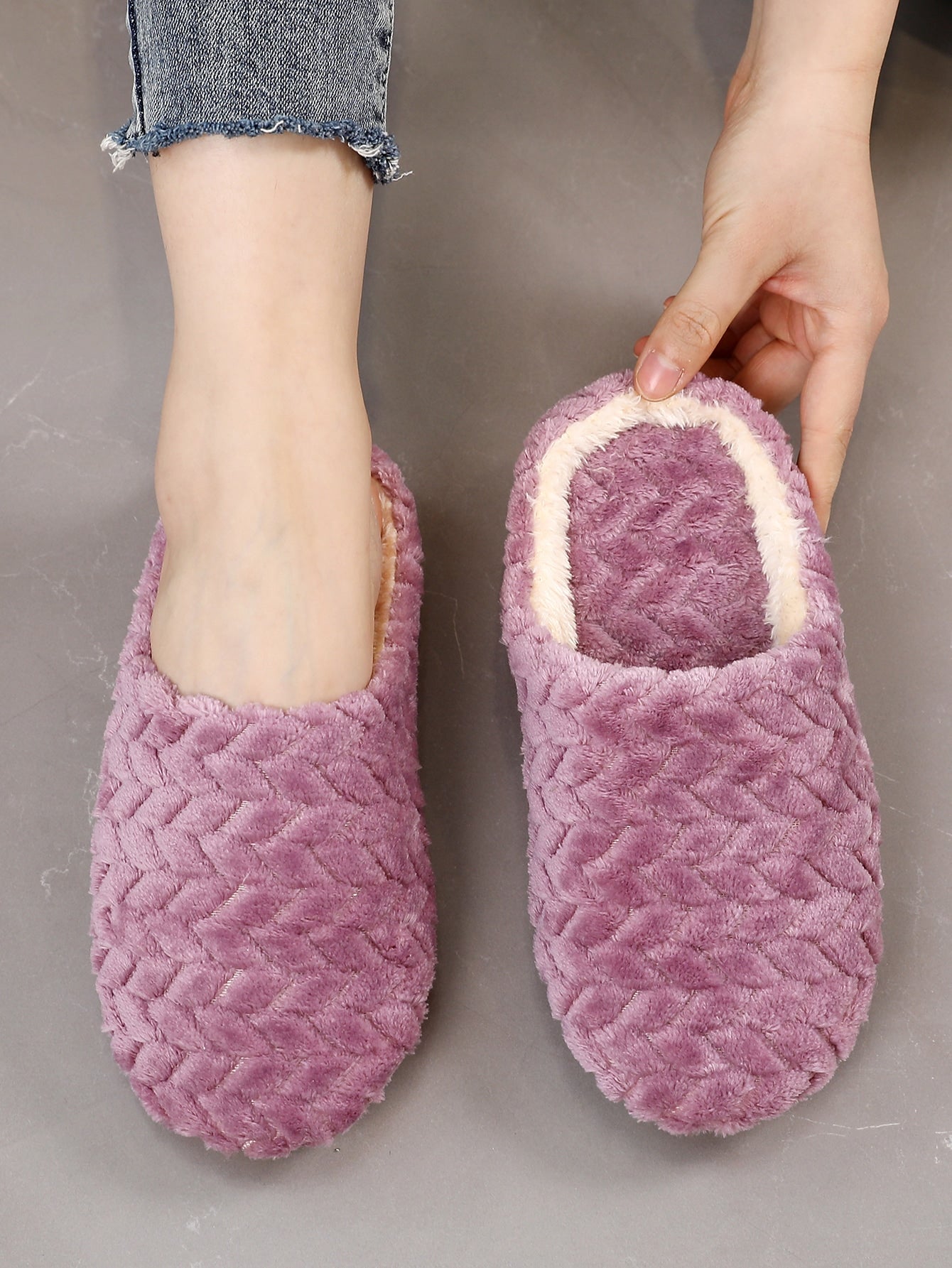 Women's Fashionable Minimalist Fuzzy Bedroom Slippers For Home