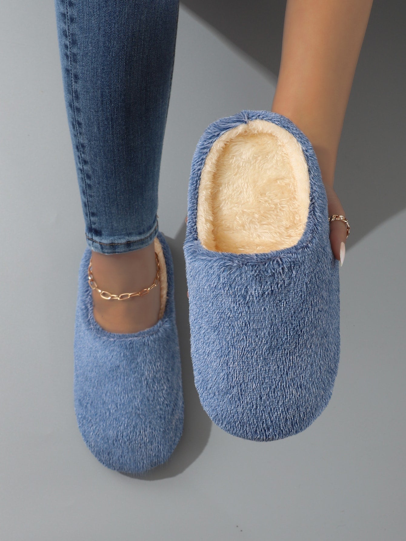 Minimalist Fuzzy Bedroom Slippers