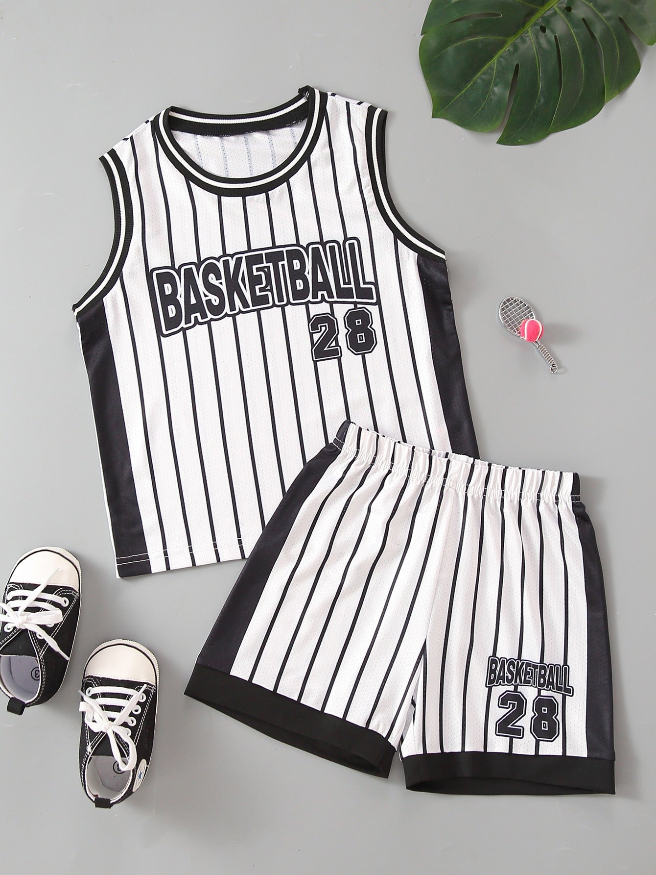 Young Boy Striped & Letter Graphic Contrast Trim Tank Top & Shorts