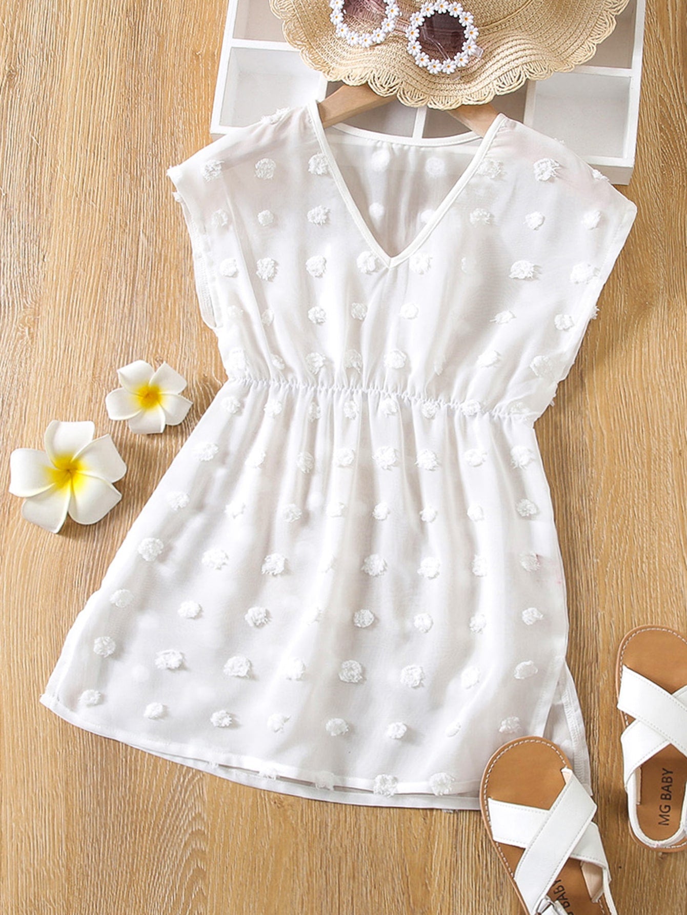 Young Girl This White Holiday Style Cover-Up Is Suitable For Girls Aged 4-7 For Swimming, Parties And Outings In Summer. The Cover-Up Expresses A Light And Refreshing Holiday Style, And The White Design Is Suitable For A Cool Summer Feel. Whether At The P