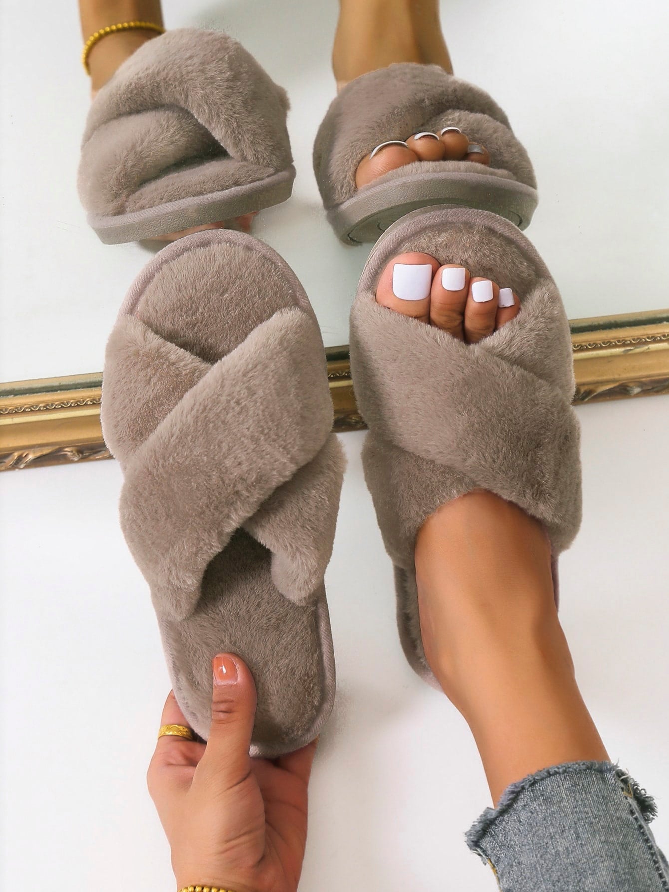 Minimalist Fluffy Bedroom Slippers, Beige Letter Print Bedroom Slippers