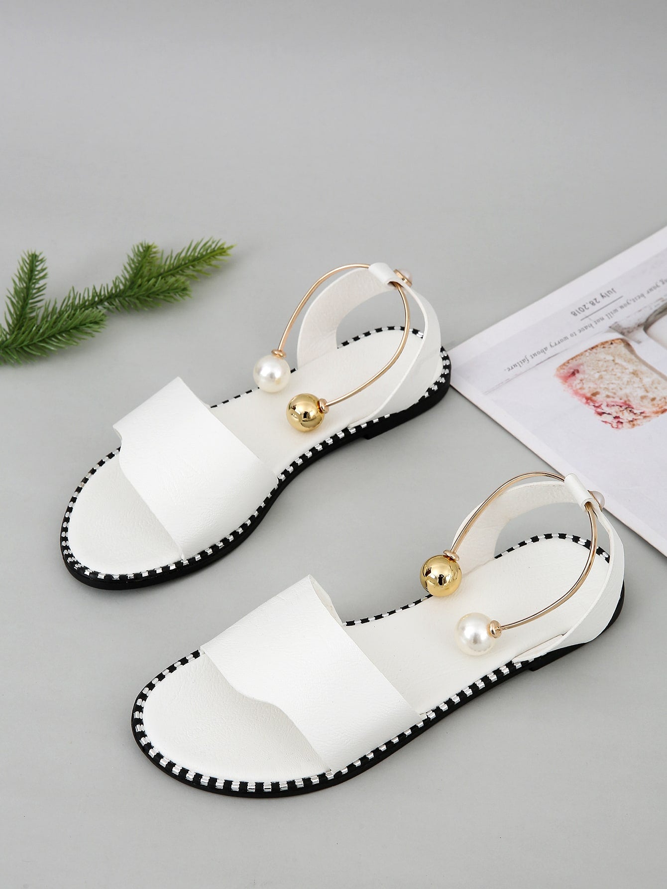 Transparent Flat Fashionable And Comfortable Beach Sandals