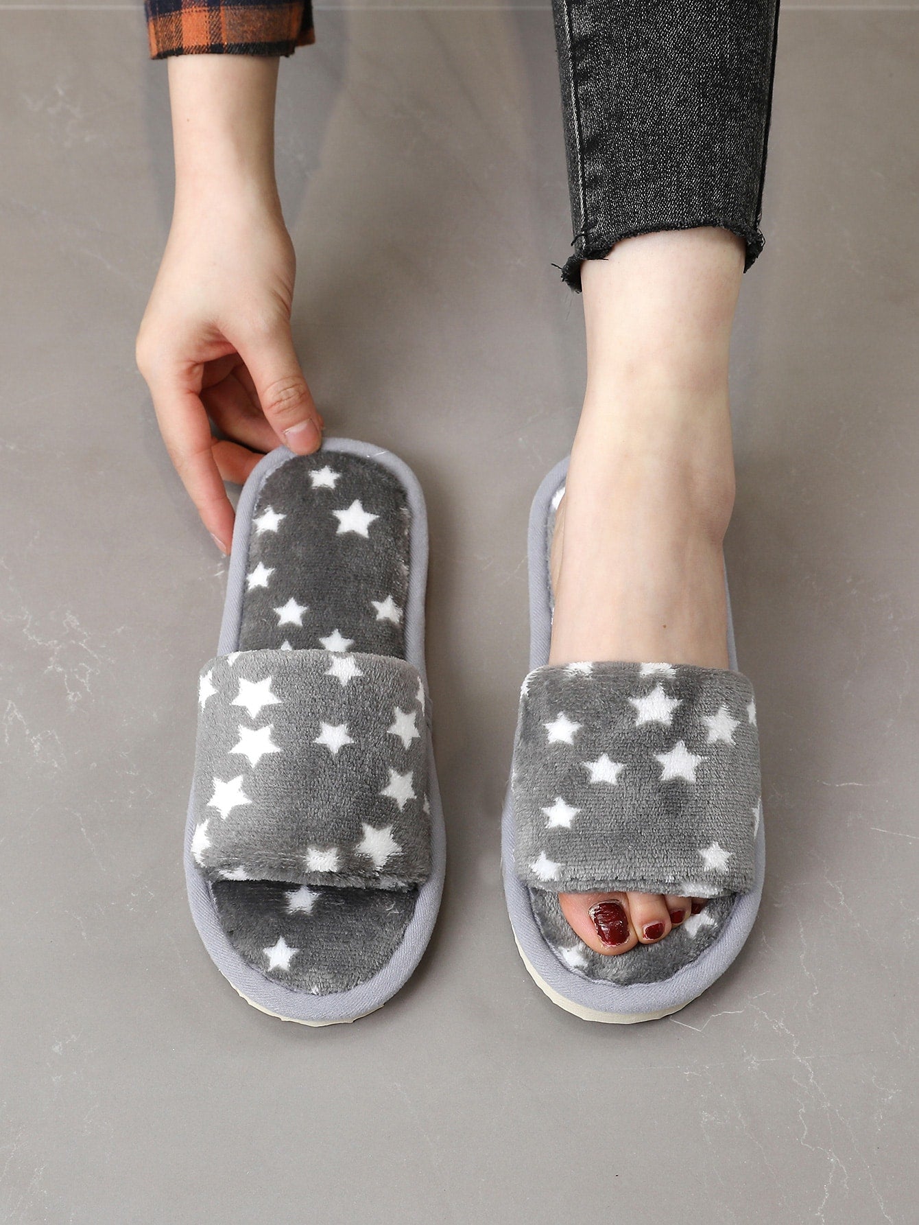 Star Pattern Fluffy Bedroom Slippers