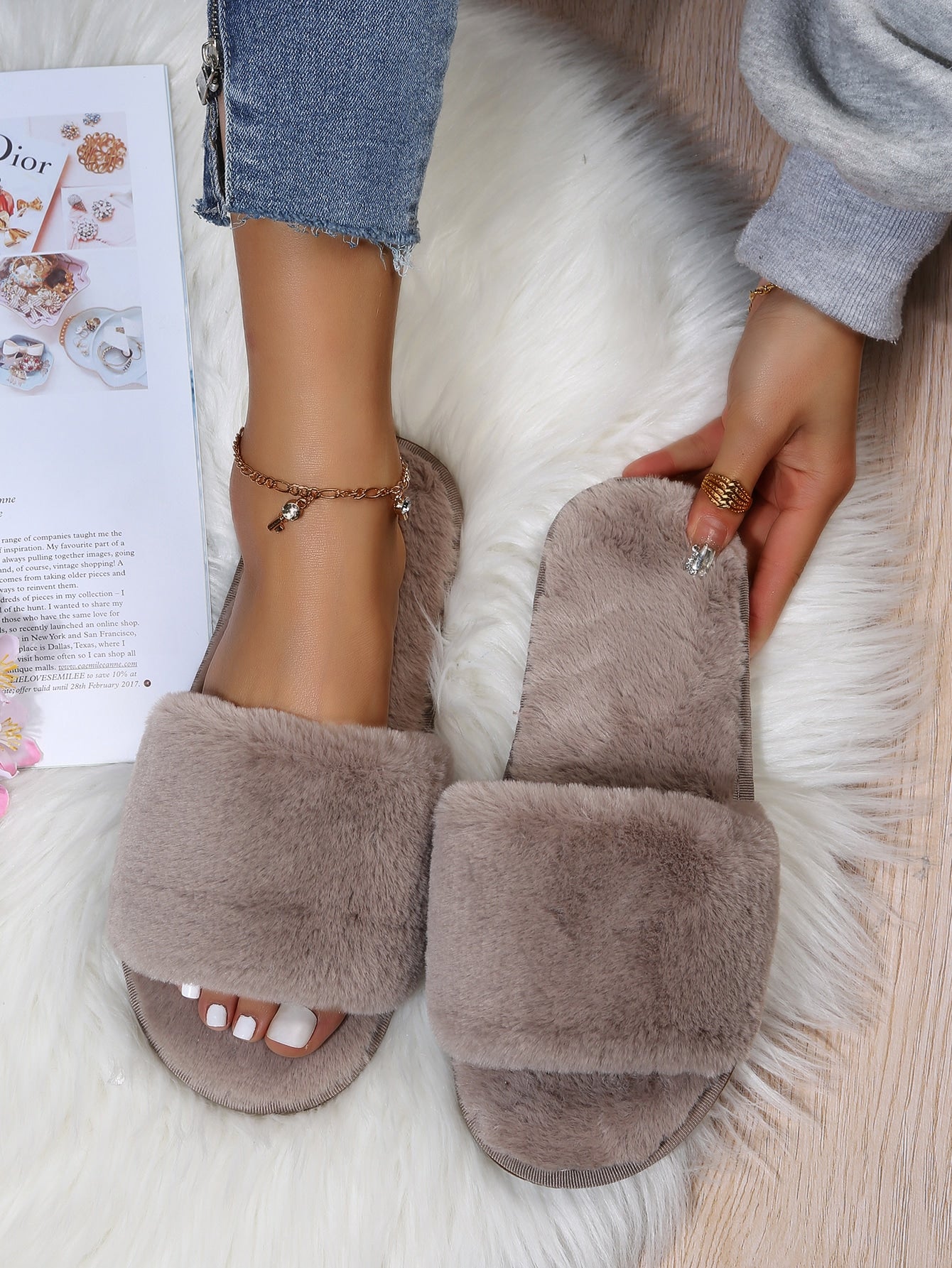 Minimalist Fluffy Bedroom Slippers