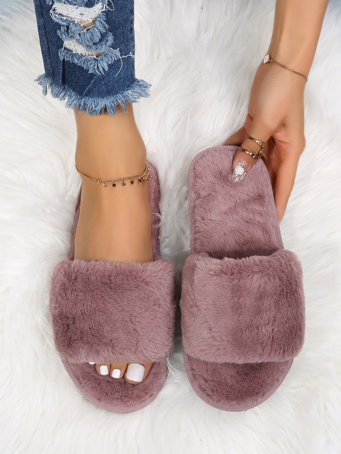 Women's Fashionable Home Slippers Simple & Fluffy Bedroom Slippers