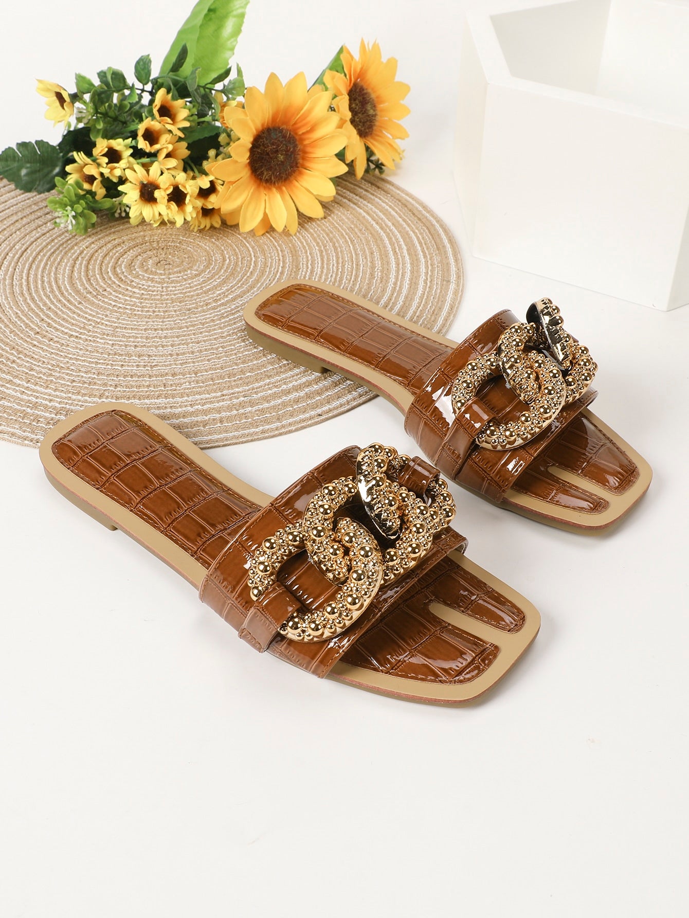 Women Metal Chain Decor Crocodile Embossed Slide Sandals, Fashionable Metallic Party Flat Sandals