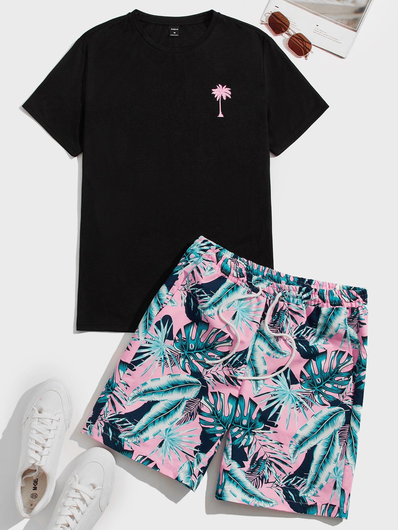 Men Coconut Tree Print Tee & Tropical Print Drawstring Waist Shorts