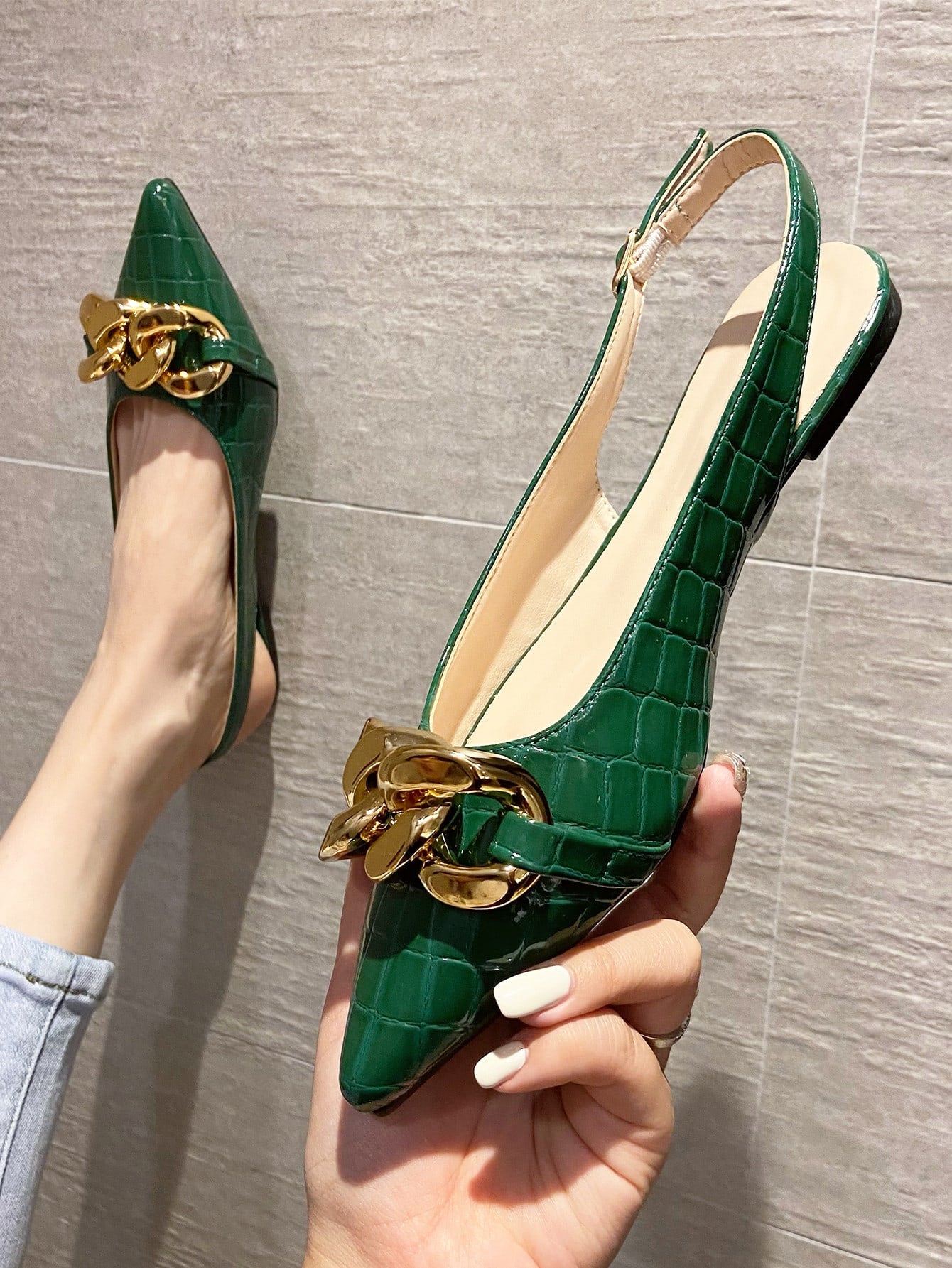 Crocodile Embossed Chain Decor Point Toe Slingback Flats, Green Fashionable Metal Chain Crocodile Pattern Open Back Heels