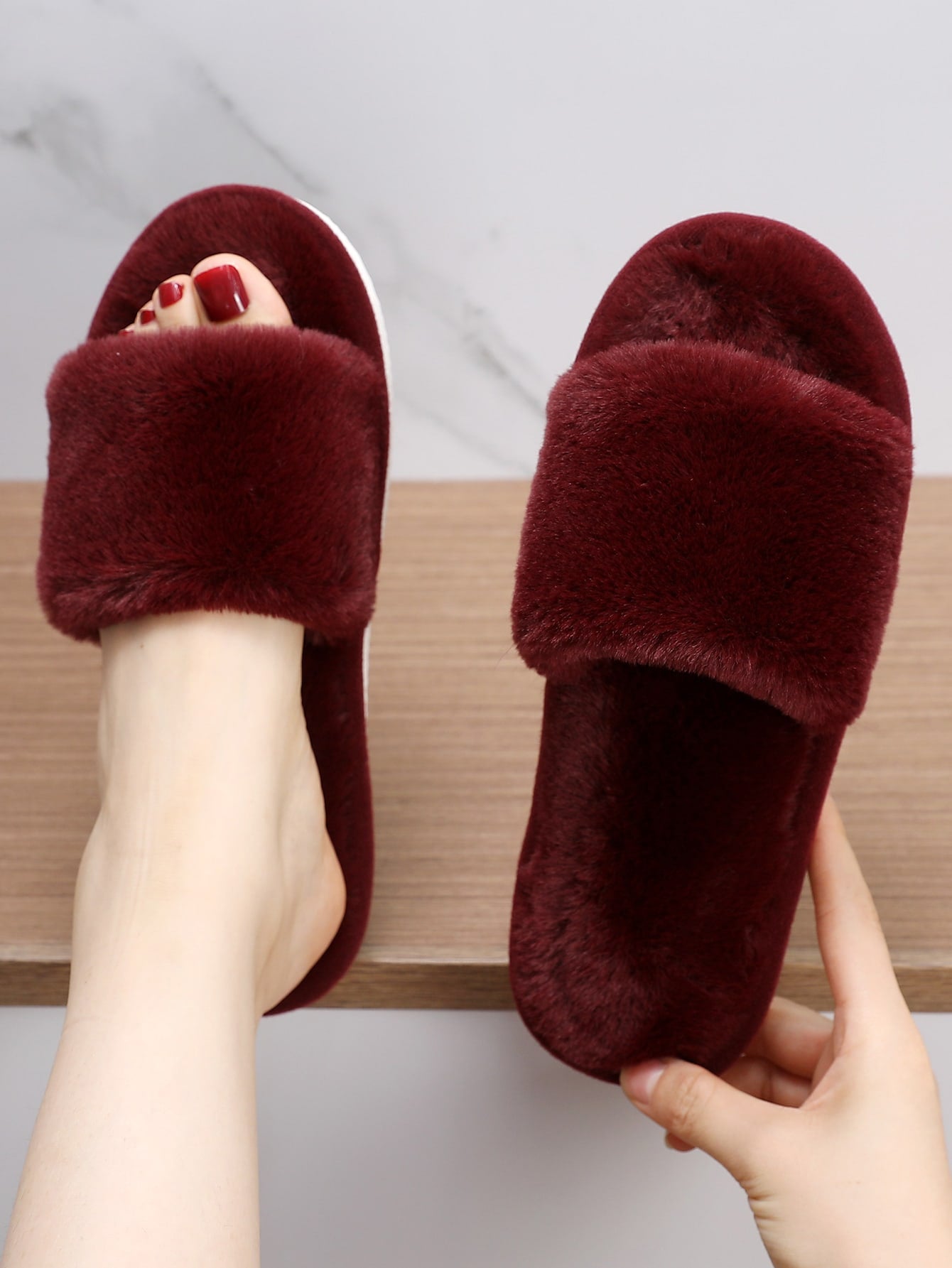 Black Minimalist Fuzzy Bedroom Slippers