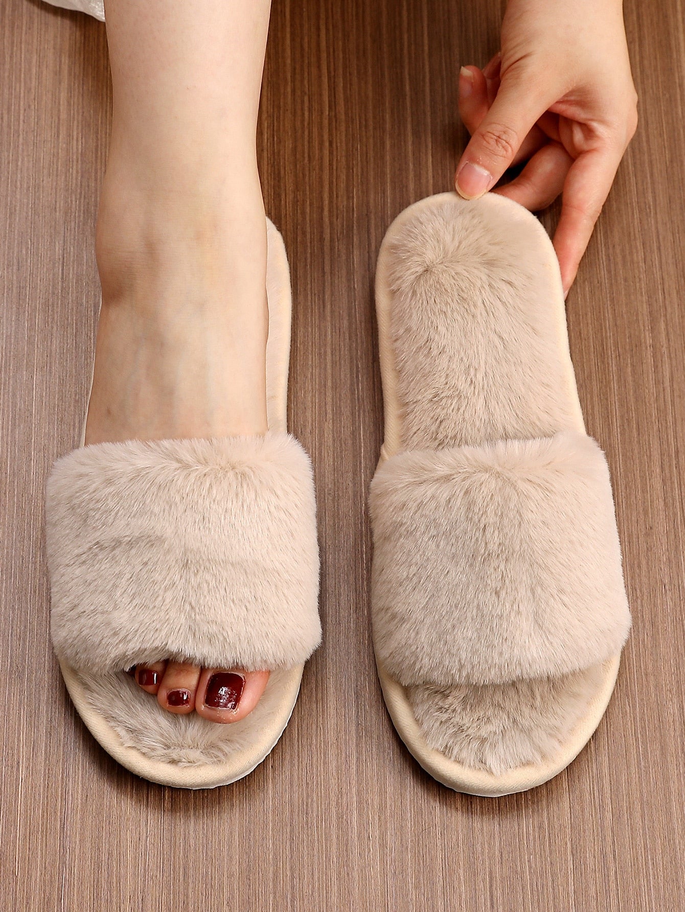 Black Minimalist Fuzzy Bedroom Slippers