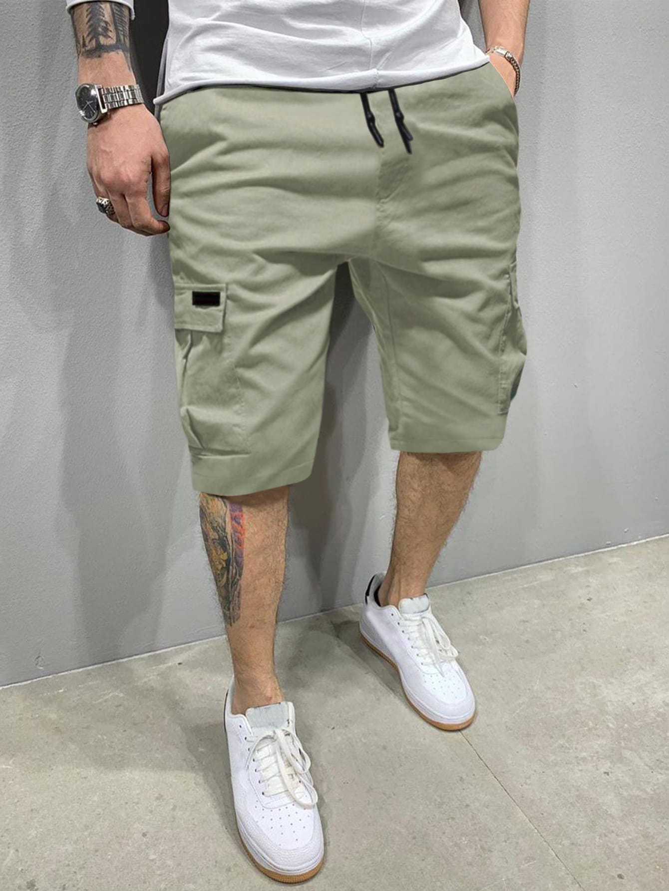 Men Flap Pockets Drawstring Cargo Shorts