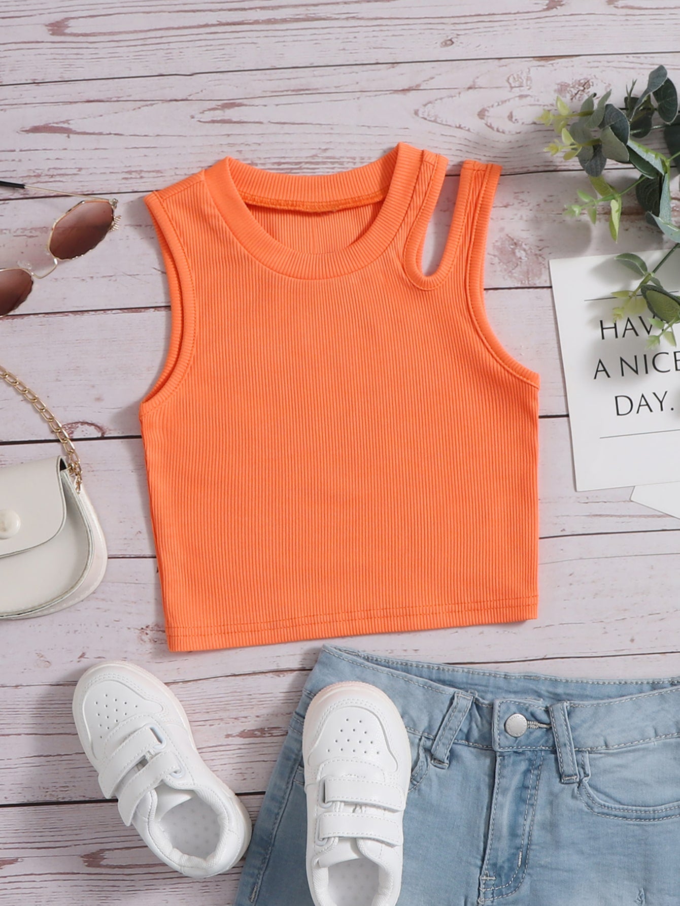 Young Girl Casual And Comfortable Sleeveless Camisole With Round Neck, Plain Color Tank Top