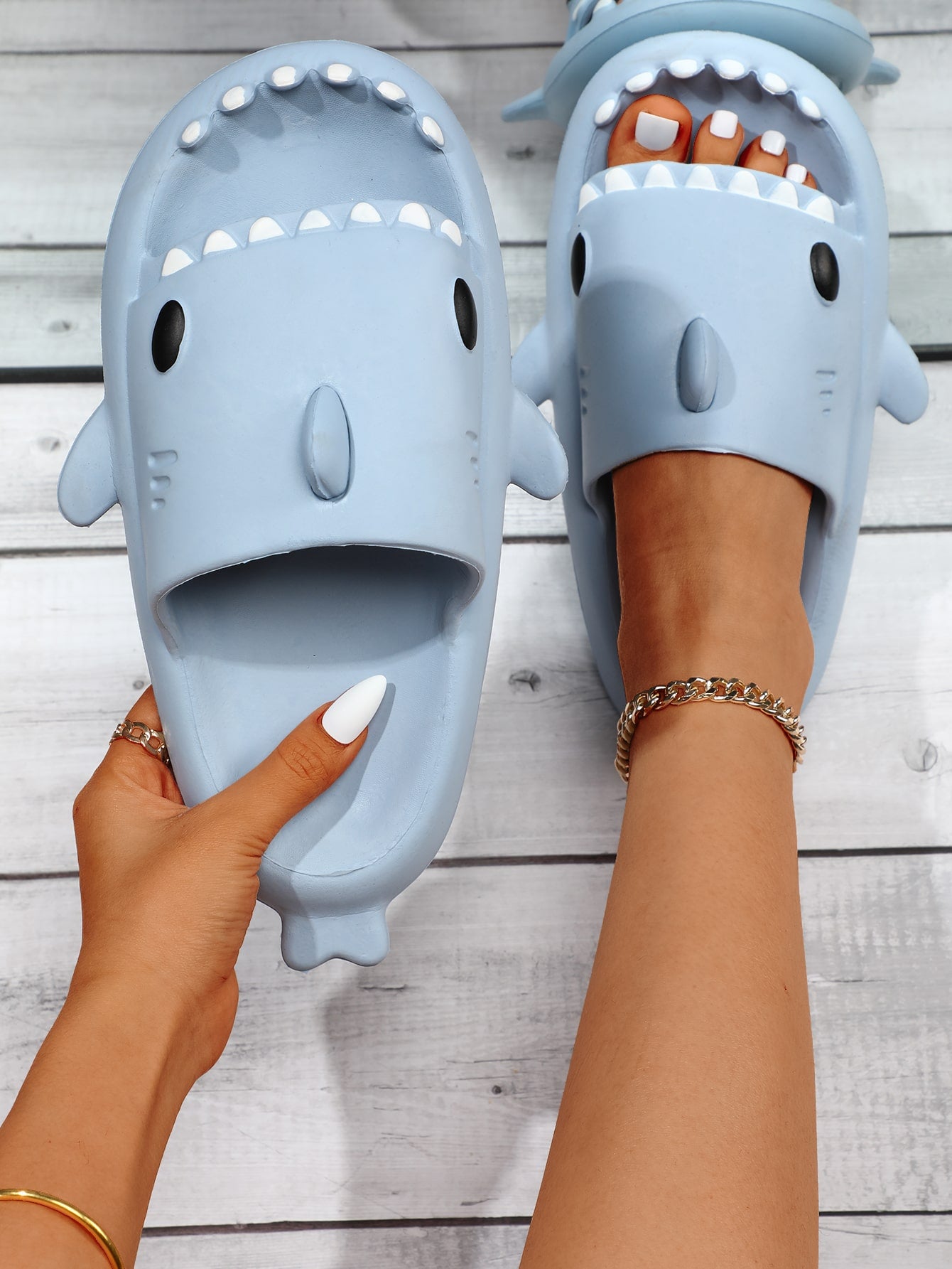 Shark Fun-Shaped Open-Toe Thick-Soled Couple Flip Flops, Anti-Slip Beach Slippers