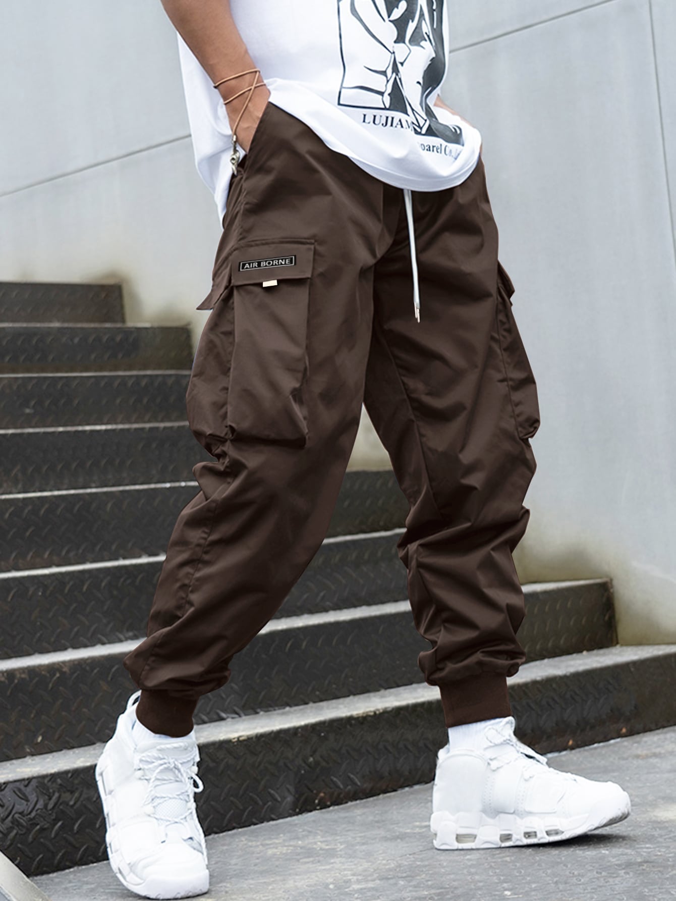 Men Letter Graphic Flap Pocket Drawstring Waist Cargo Pants