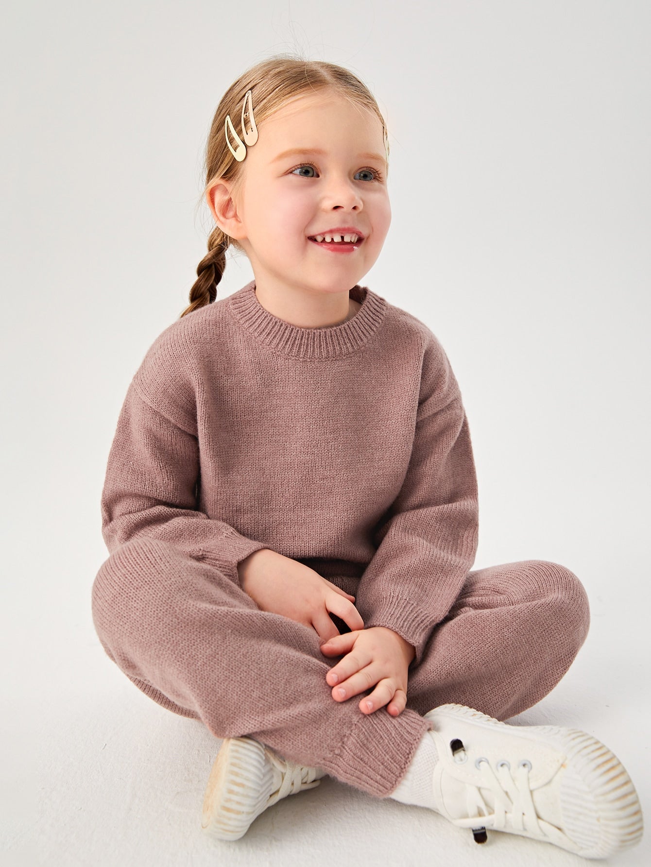 Little Girls' Casual Round Neck Long Sleeve Sweater And Knitted Pants 2pcs/set