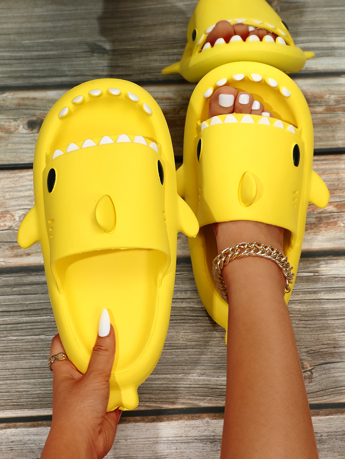 Fun Home Slippers Cute Shark Pattern Open-Toed Slippers Couples Indoor Anti-Slip Silent Women Slippers