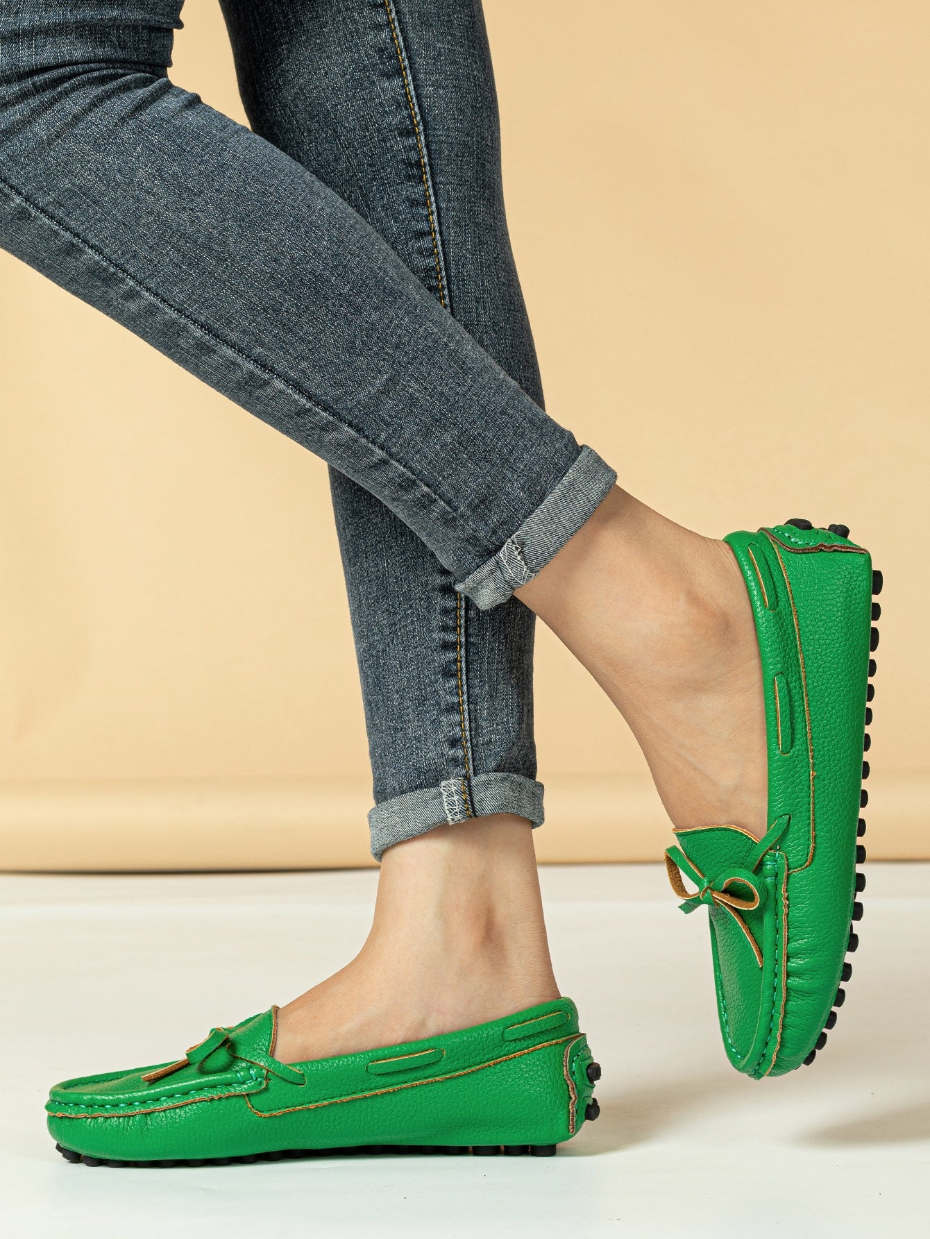 Women's Fashionable Green Ballet Flats With Solid Color, Stitch Detailing And Butterfly Decoration On The Vamp