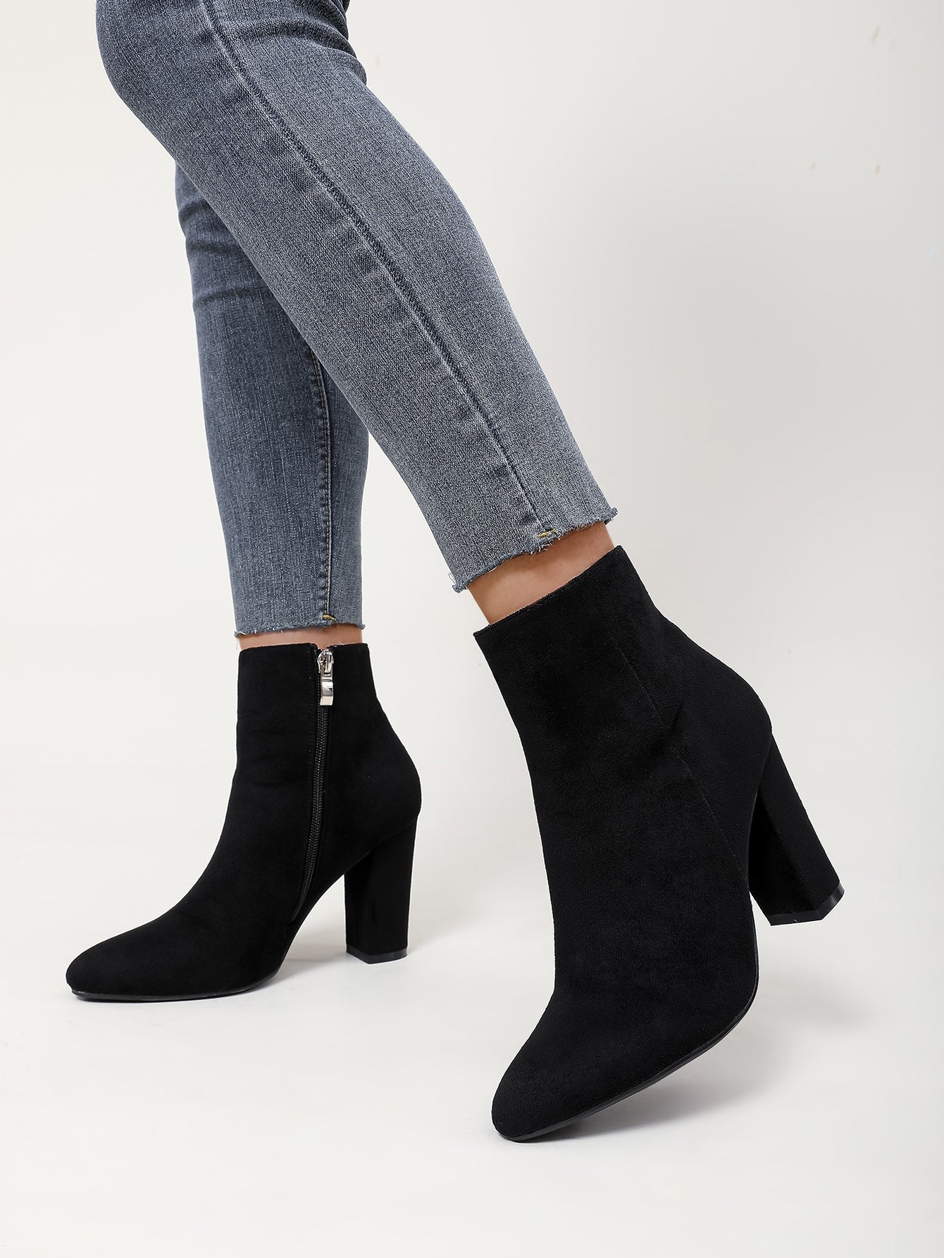 Minimalist & Fashionable Chunky Heel Ankle Boots With Random Texture