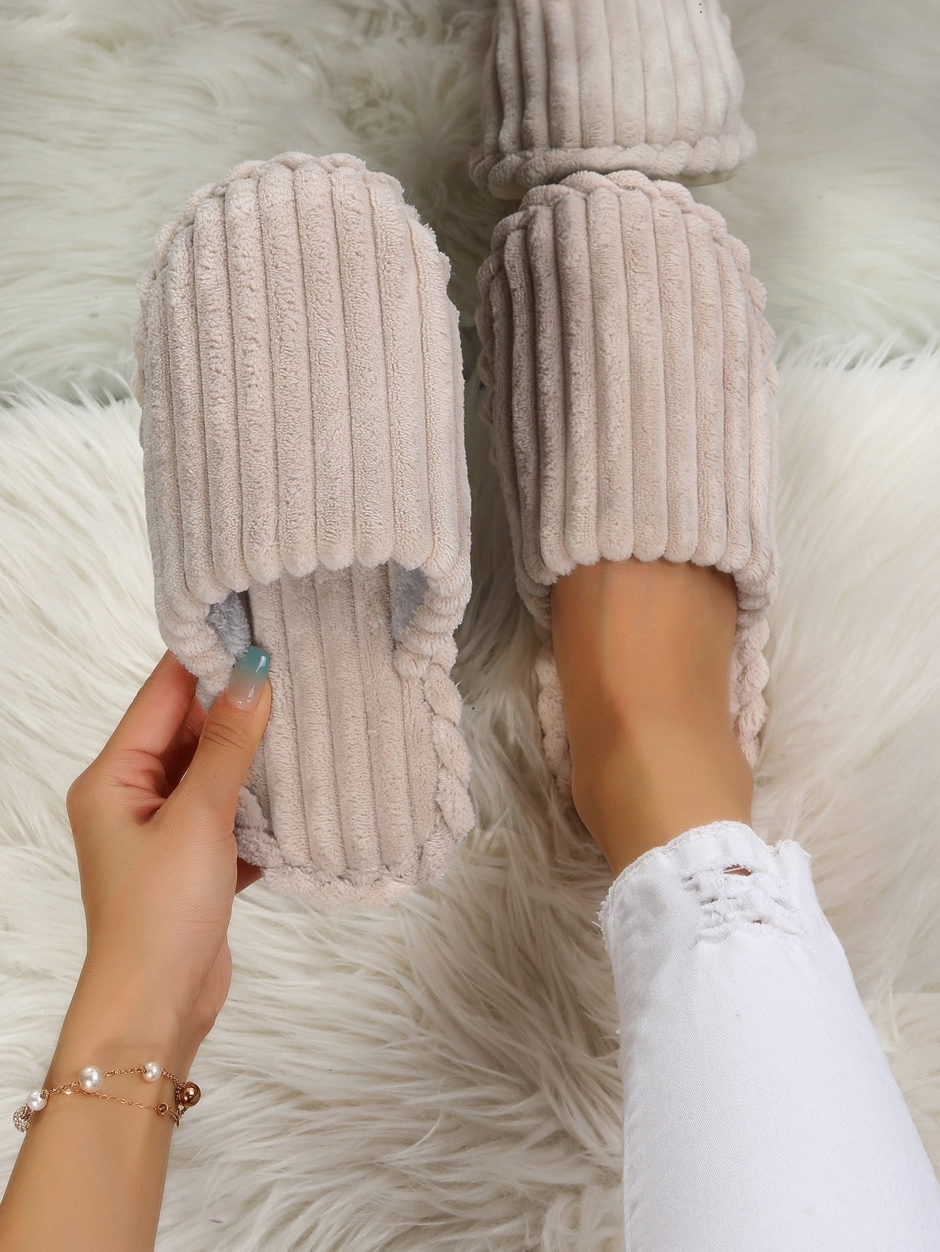 Minimalist Pleated Bedroom Slippers