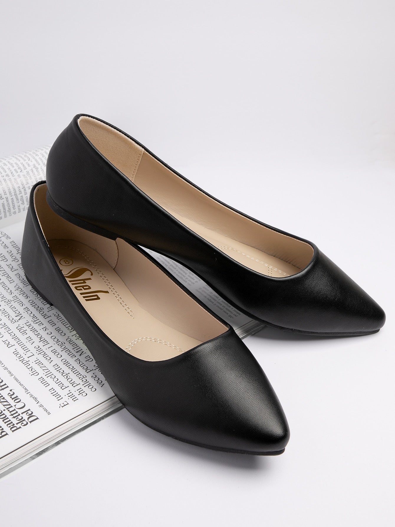 Shiny Closed Point Toe Court Ballet Flats