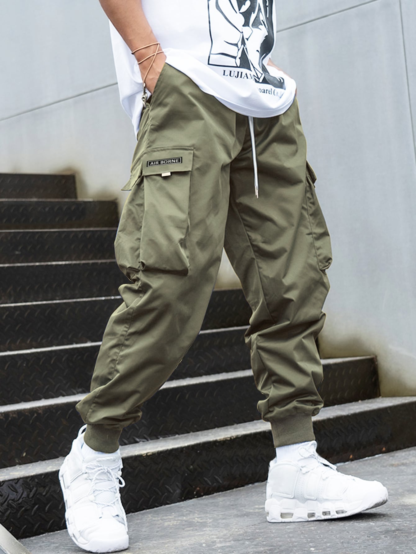 Men Letter Graphic Flap Pocket Drawstring Waist Cargo Pants