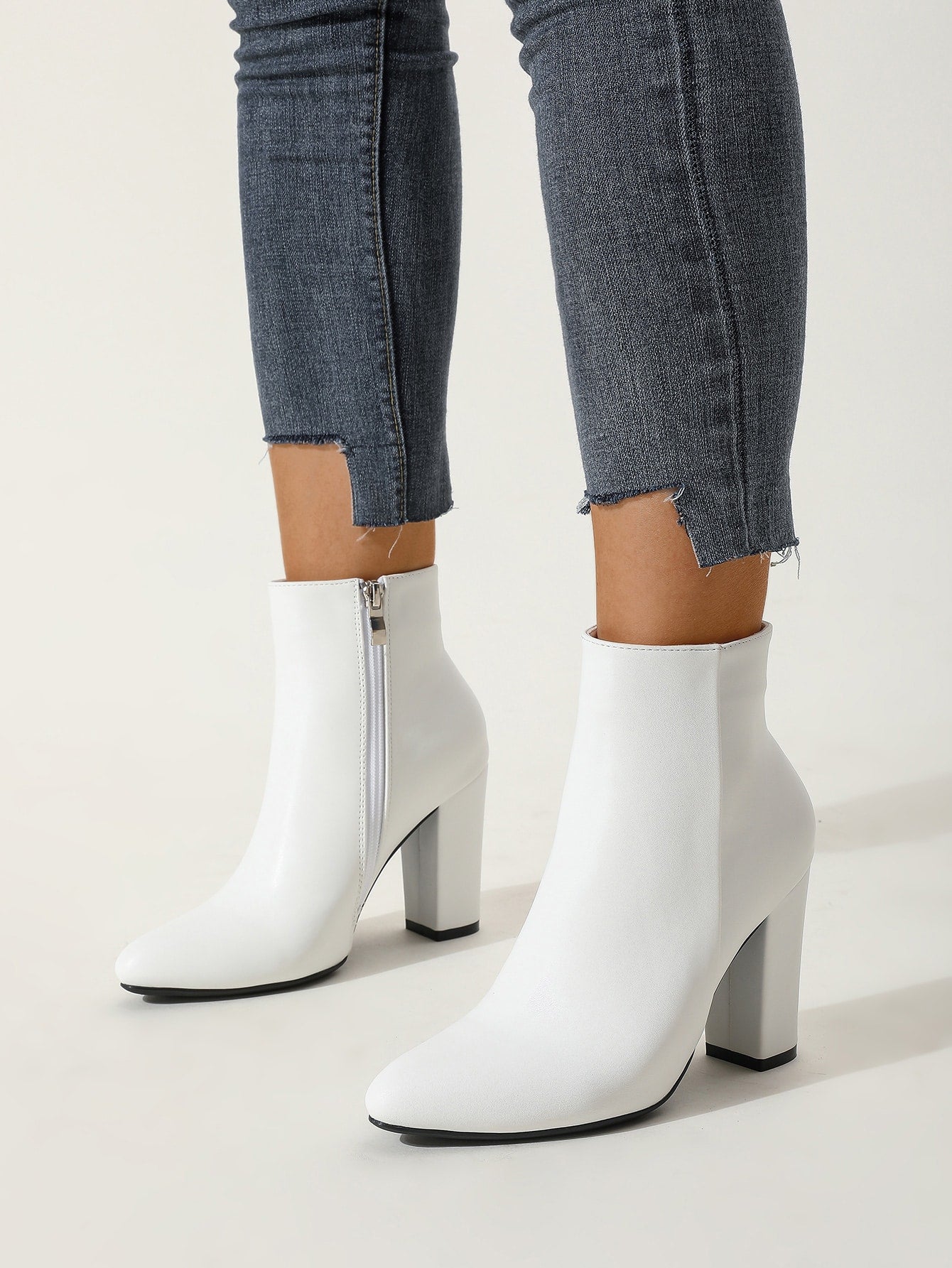 Minimalist & Fashionable Chunky Heel Ankle Boots With Random Texture