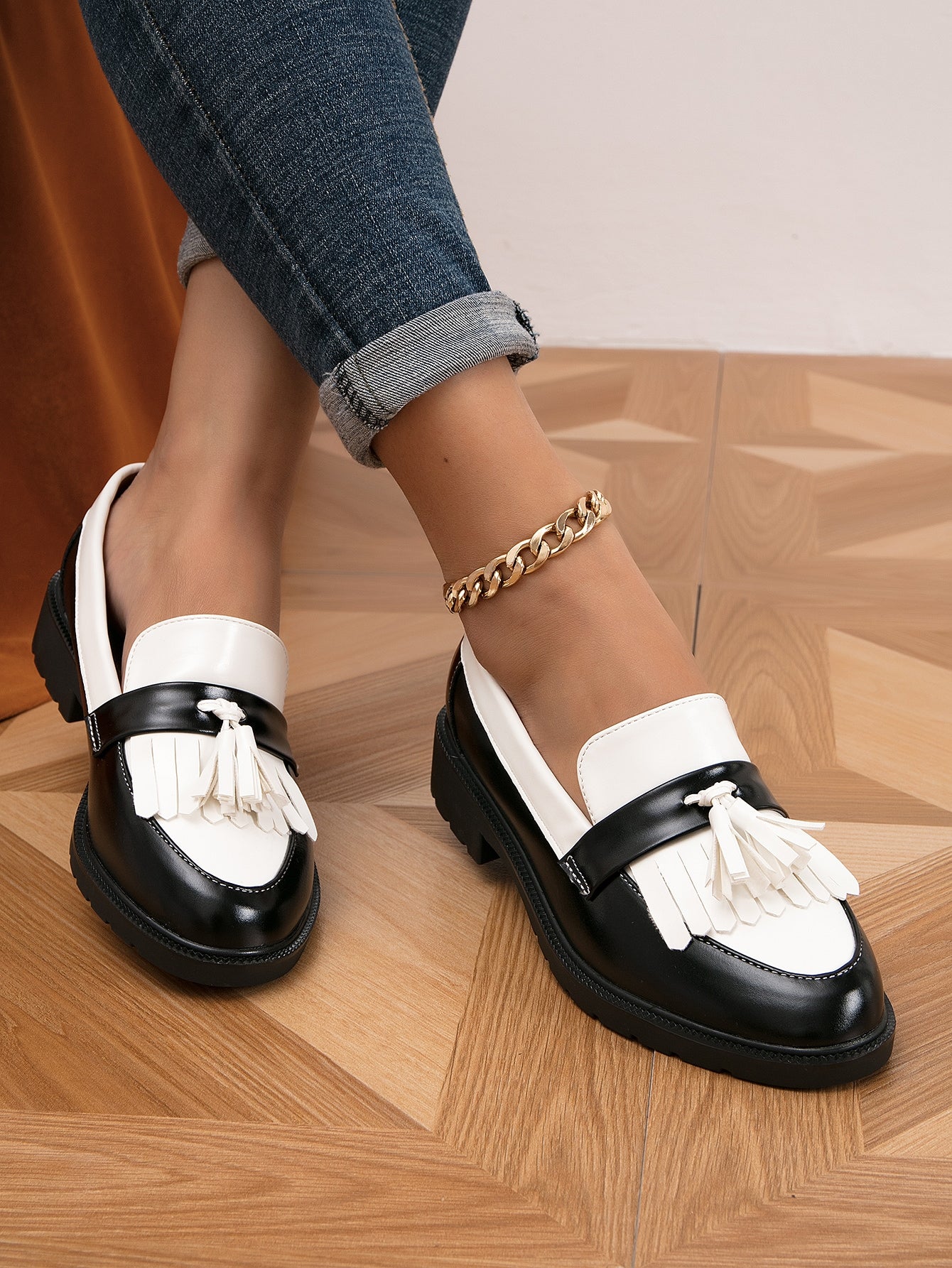 Two Tone Fringe Trim Tassel Decor Flat Loafers, Women's Fashionable Black & White Tassel Loafers With Contrast Colored Tassel Decor And Flat Sole