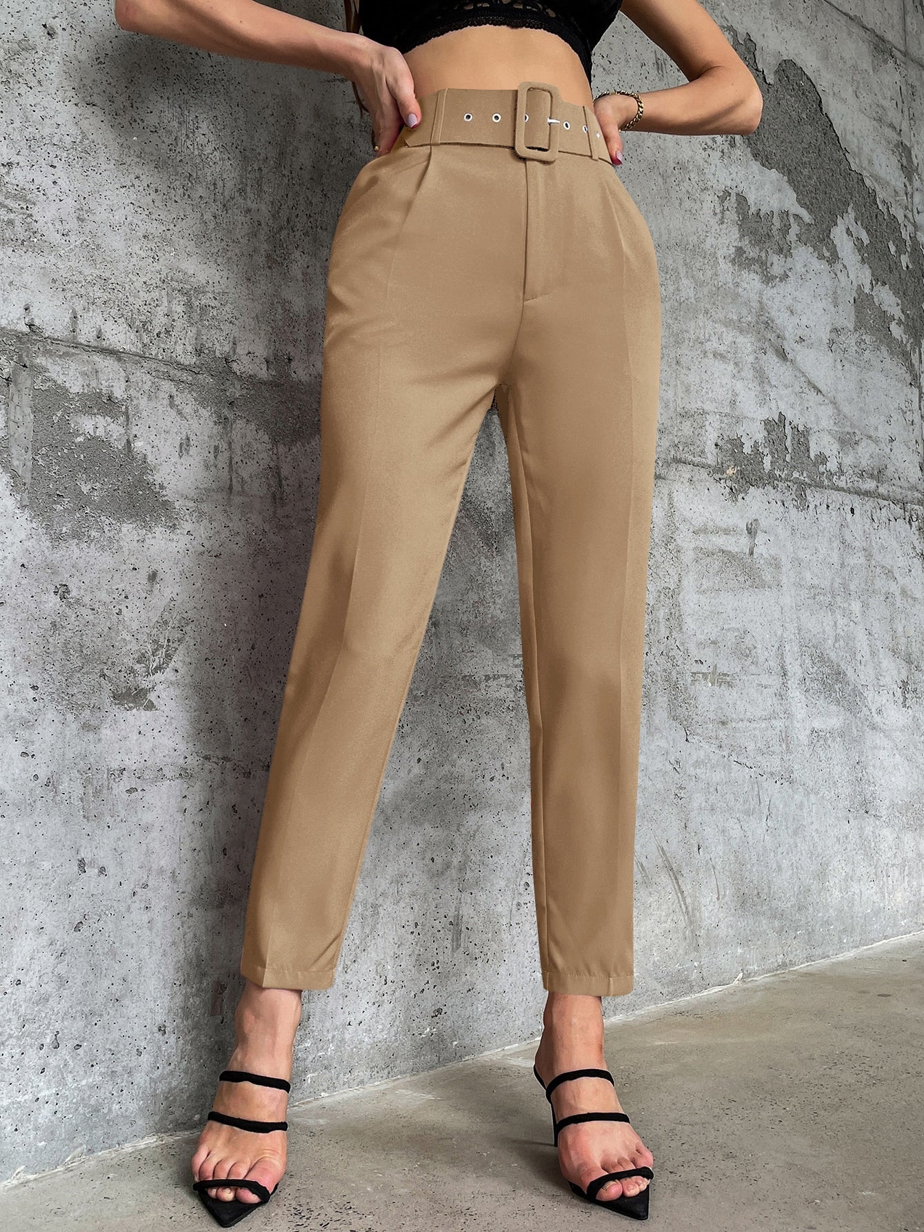 Modichic Solid Belted Tapered Pants