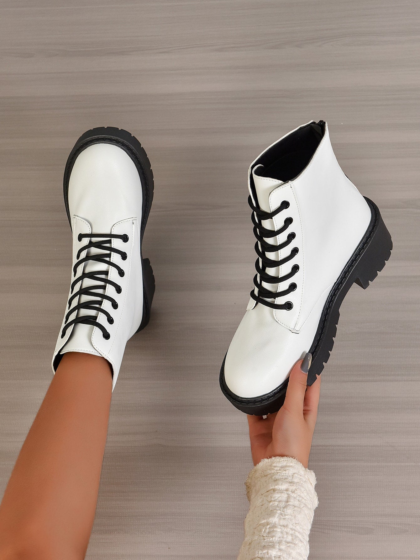 Zipper Back Lace-up Front Combat Boots, Women's Fashionable Chunky Heeled White Solid Color Boots