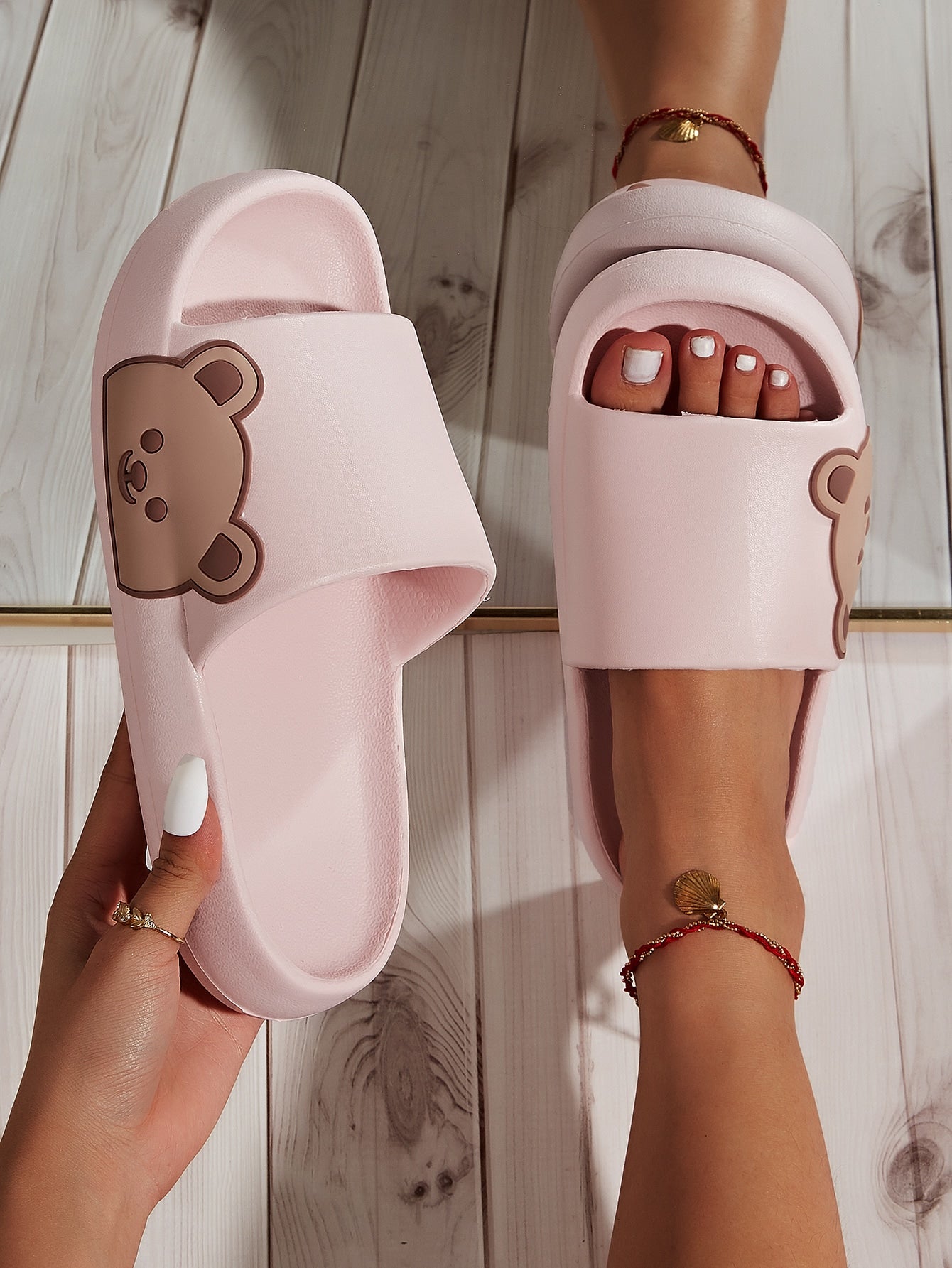 Trendy, Fashionable, And Versatile Unisex Bear House Slippers That Are Breathable, Lightweight, Anti-Slip Perfect For Indoor And Outdoor Uses On The Beach Or Anywhere Else Your Heart Desires! (Spring/Summer Outfit)