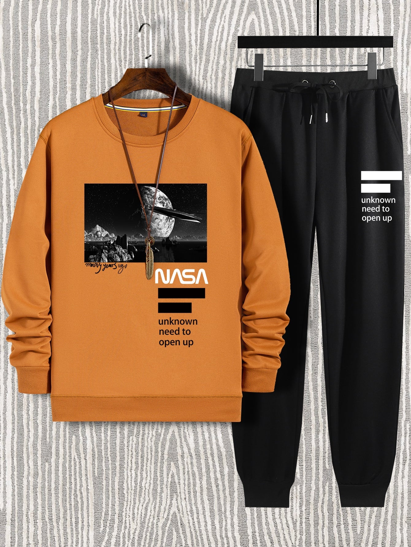 Men Slogan And Planet Print Sweatshirt & Drawstring Waist Sweatpants