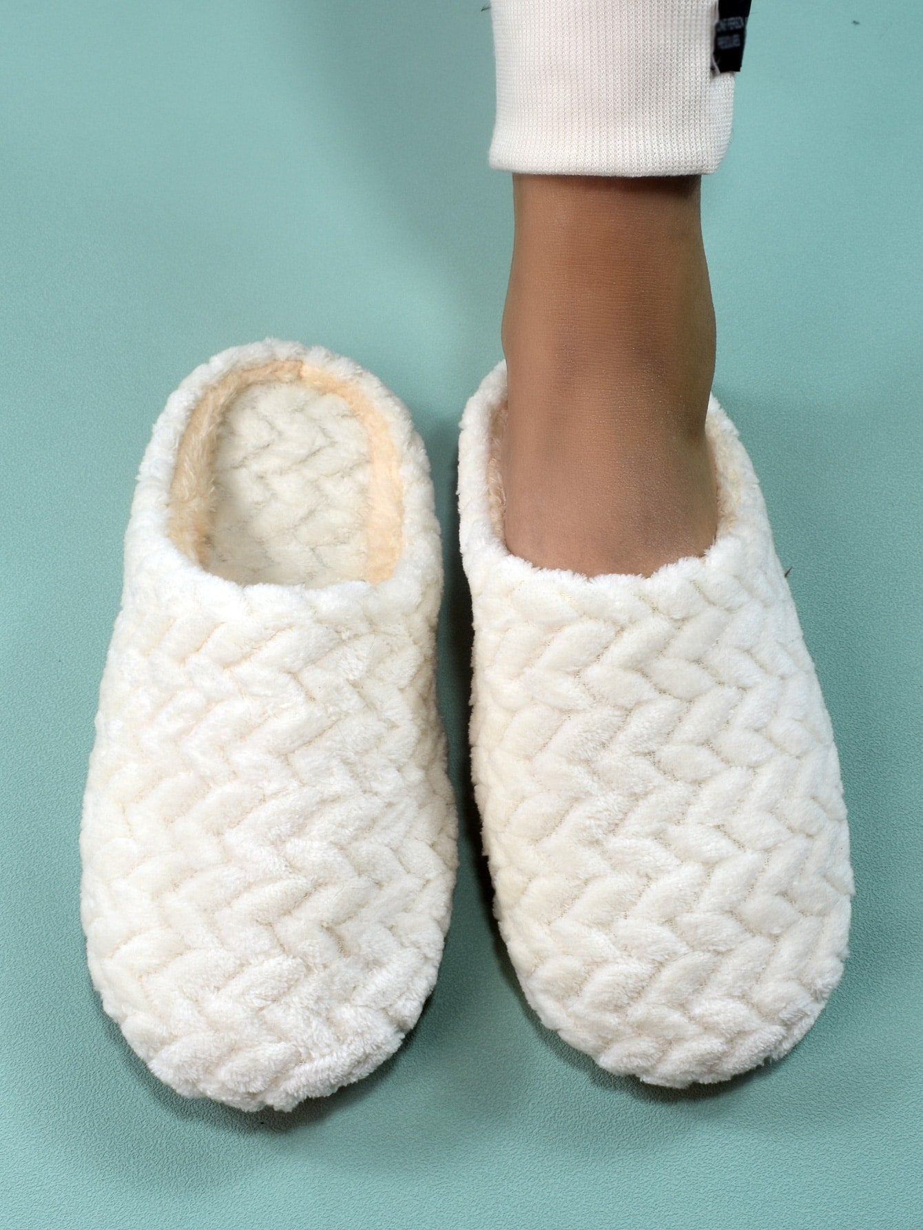 Women's Fashionable Minimalist Fuzzy Bedroom Slippers For Home