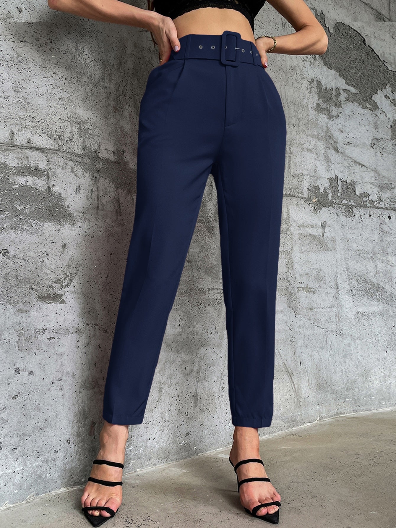 Modichic Solid Belted Tapered Pants