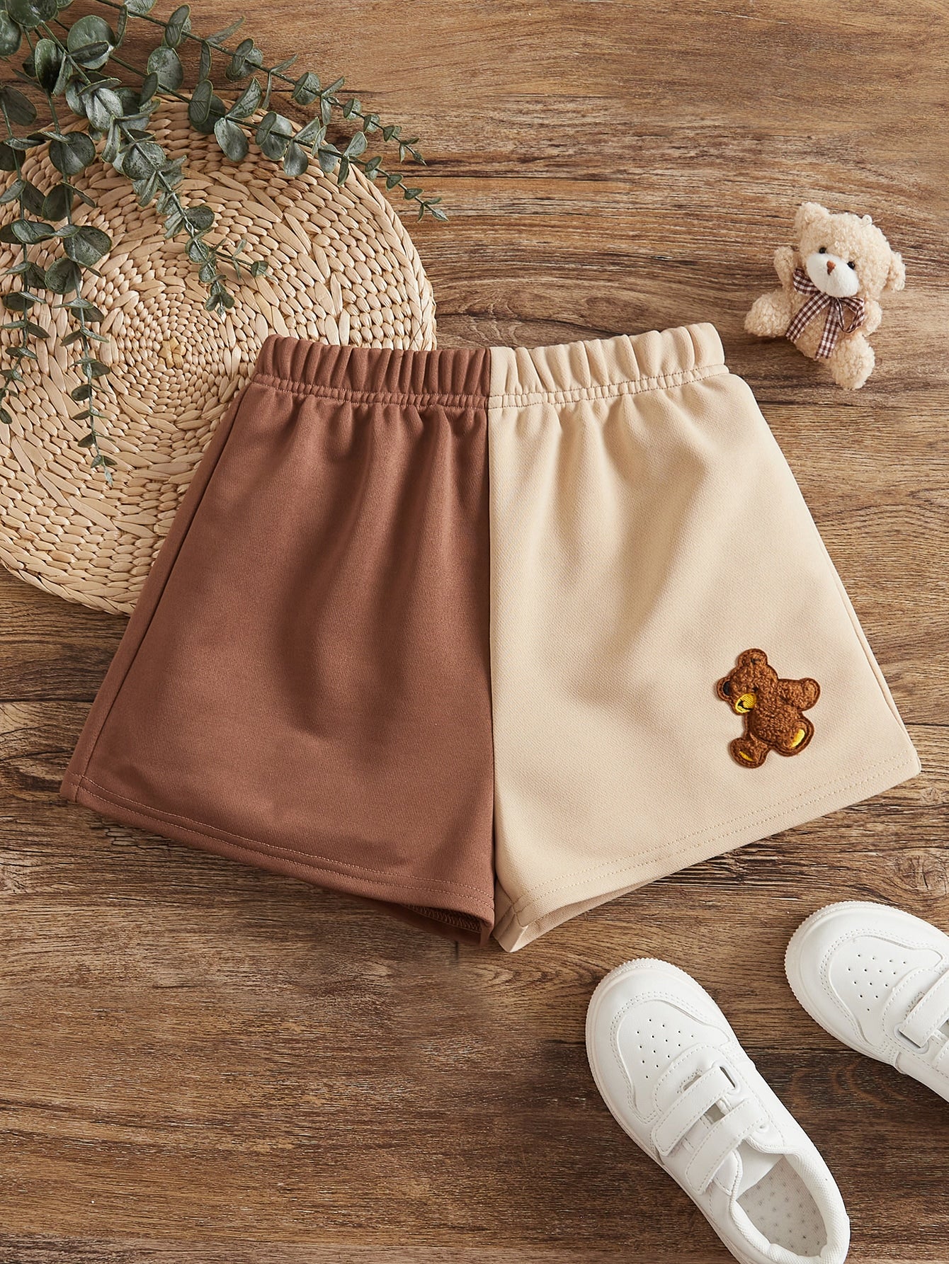 Tween Girl Casual Multicolor High-Waisted Loose Knitted Shorts With Bear Patch Detail