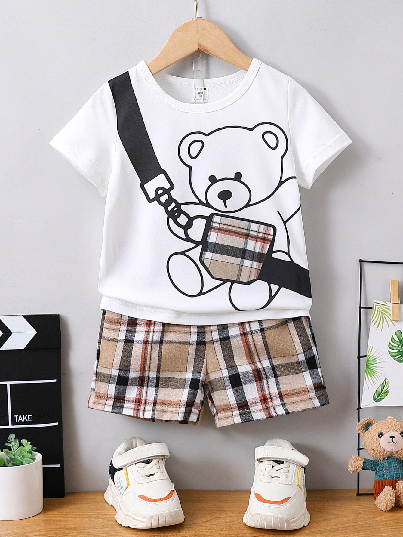 2点セット 男の子用 かわいいクマ柄 半袖Tシャツとチェック柄ショーツ 快適な夏服