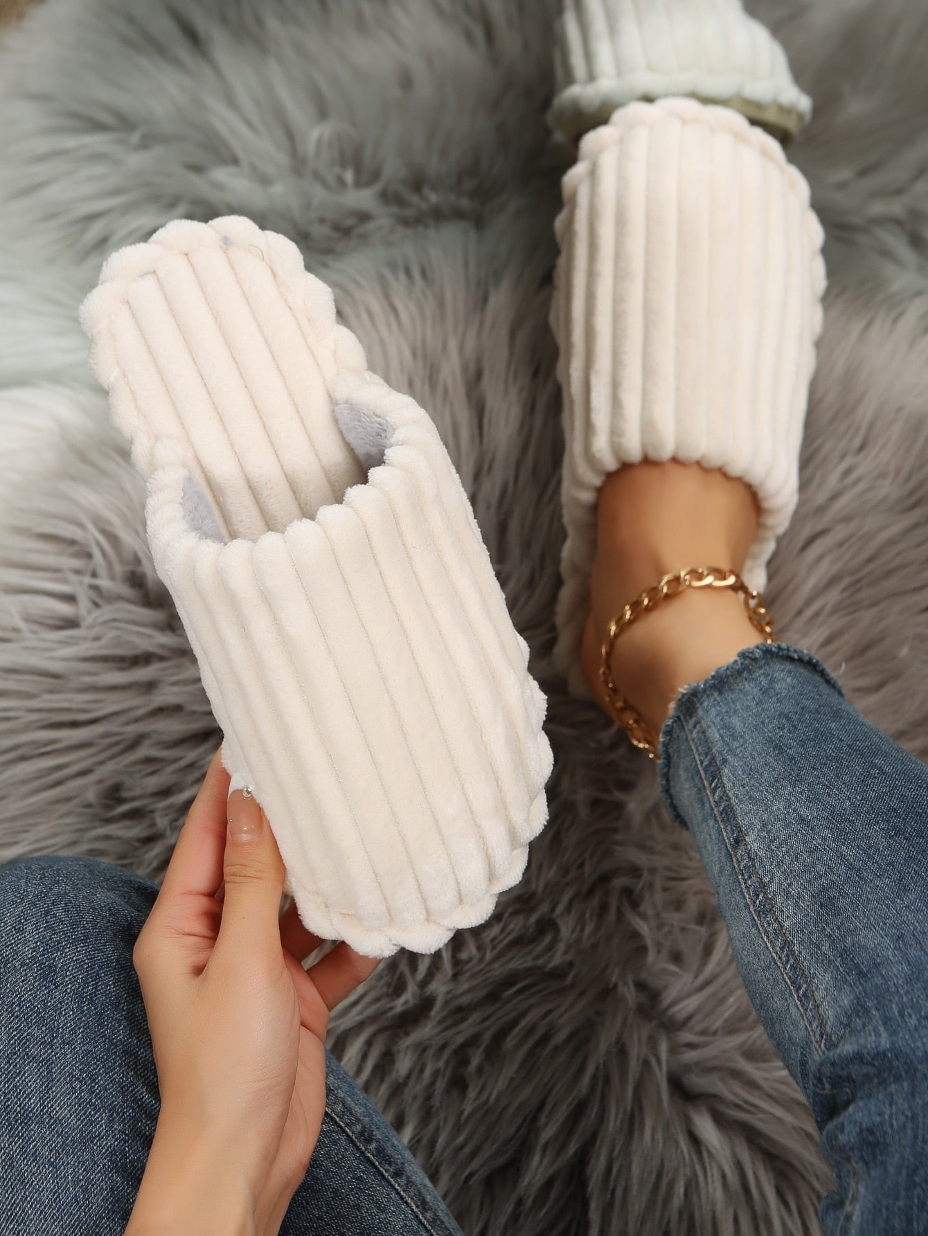 Minimalist Pleated Bedroom Slippers