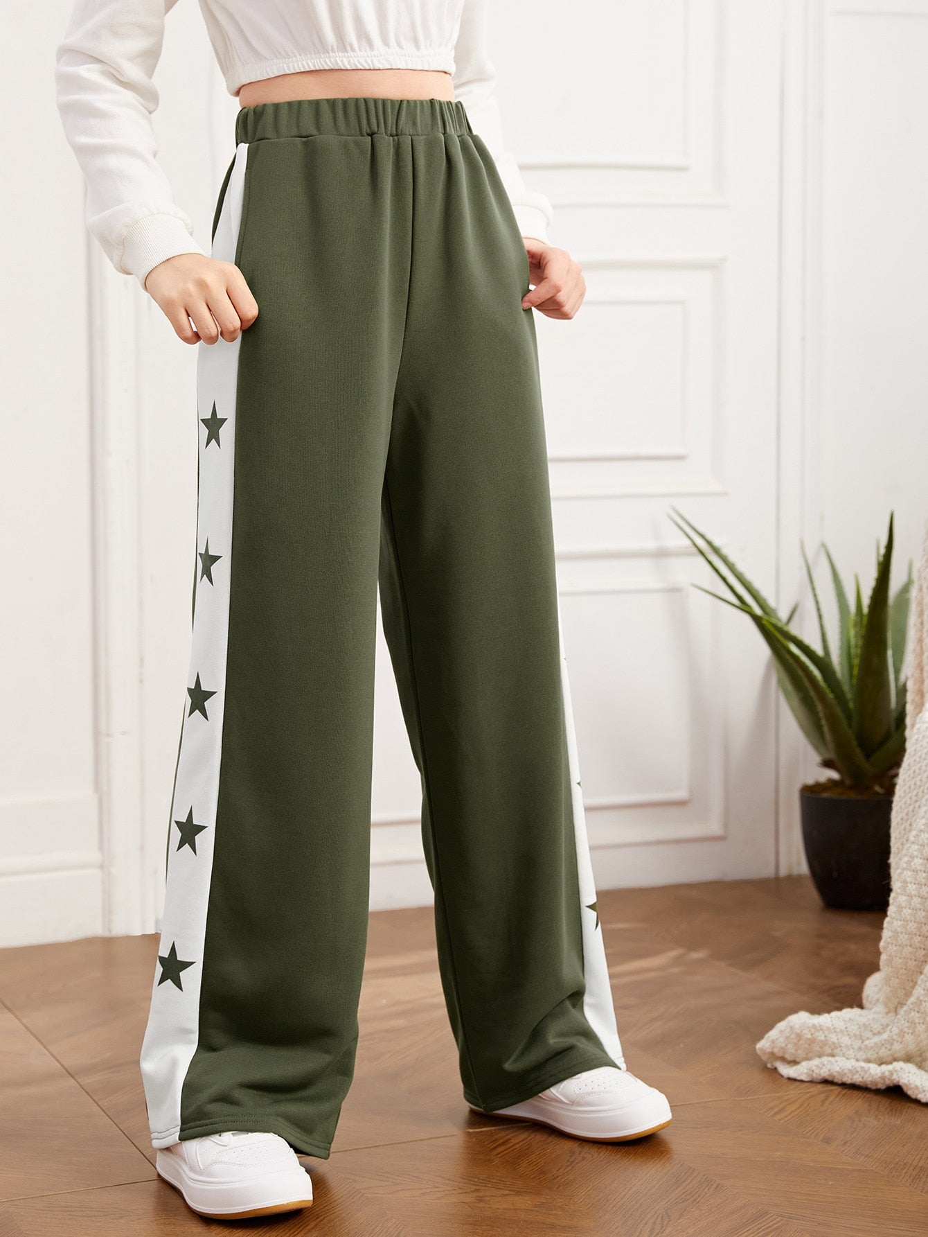 Teen Girl Star Print Contrast Side Seam Wide Leg Sweatpants