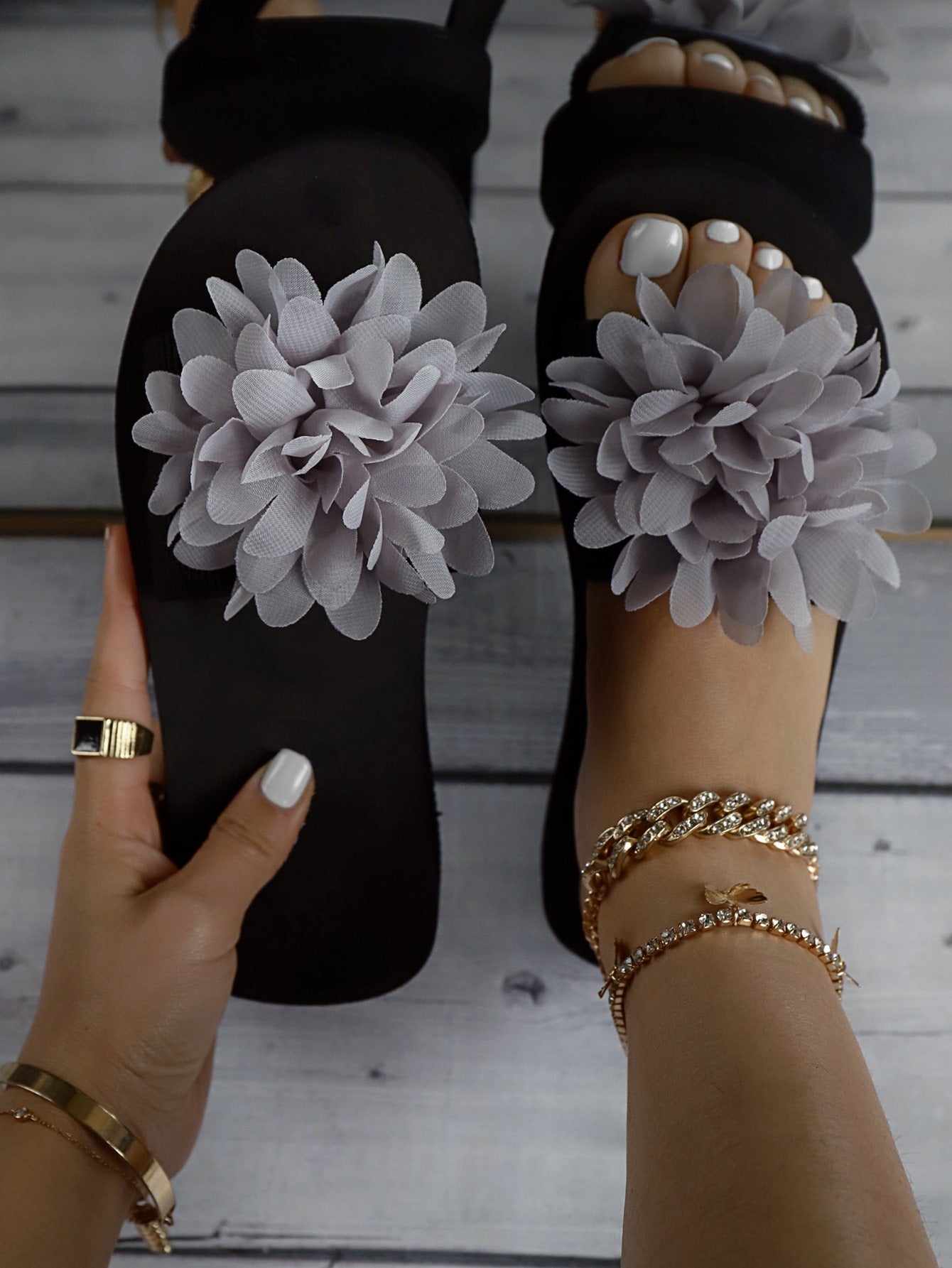 Flower Decor Single Band Slides,Ladies' black round-toe toe clip with yellow flower casual holiday beach flat outdoor slippers with thick bottom thong