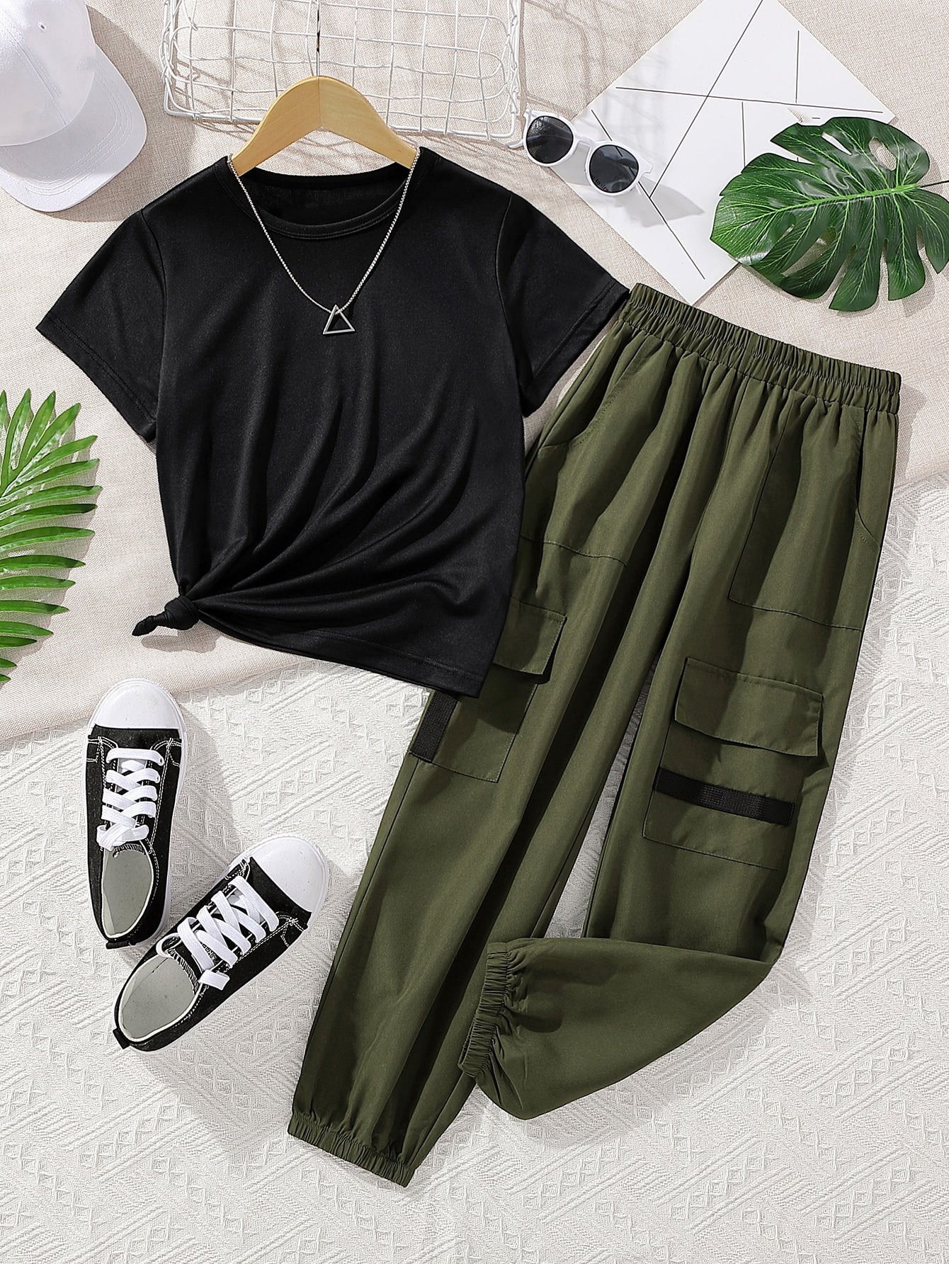 Tween Girl Solid Tee & Flap Pocket Cargo Pants