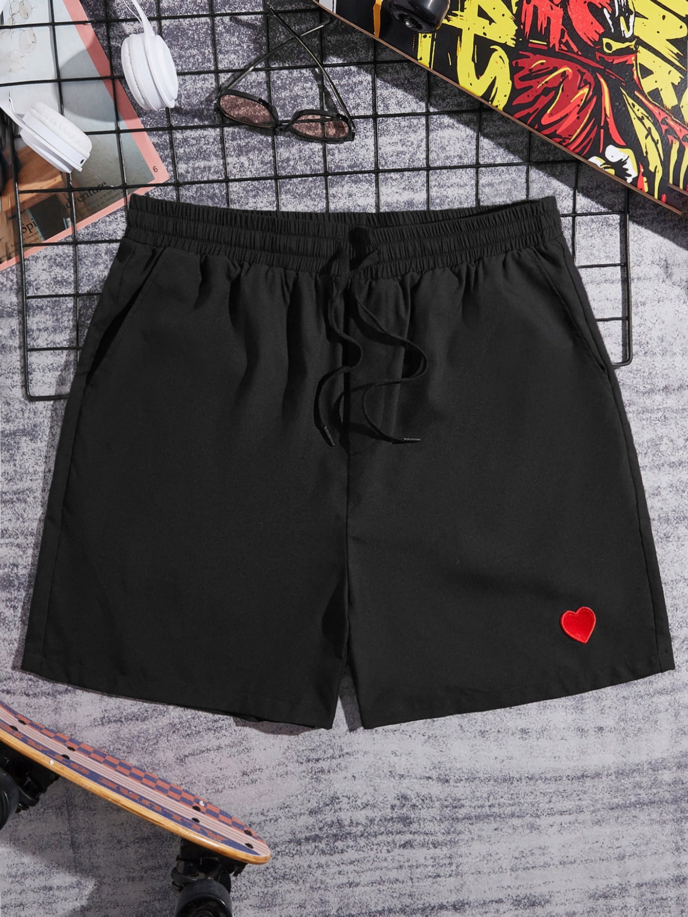 Men Plus Heart Print Drawstring Waist Shorts